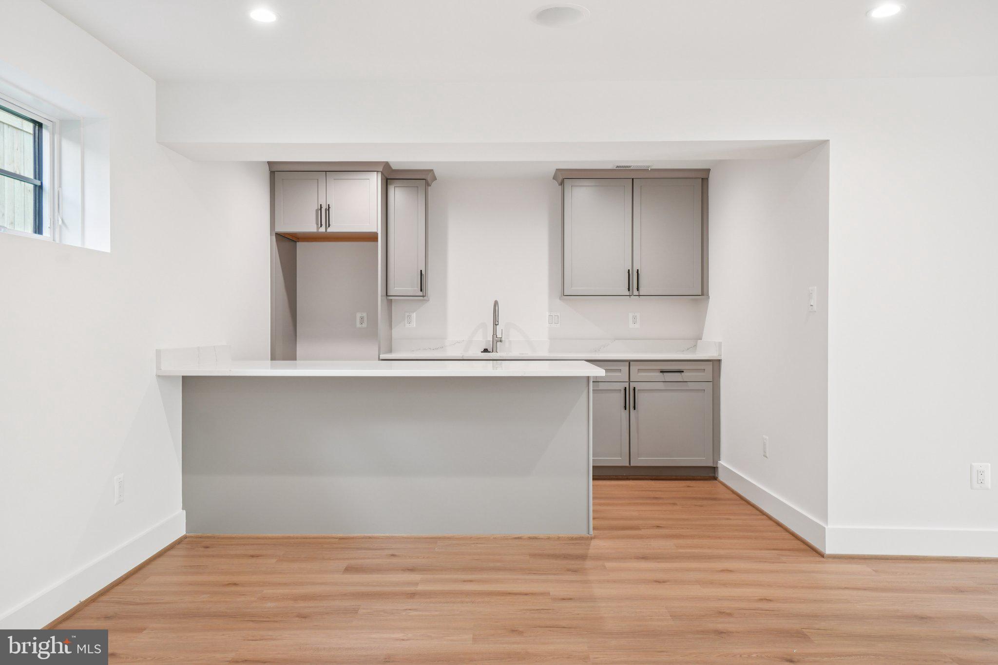 ADDISON HEIGHTS - Residential