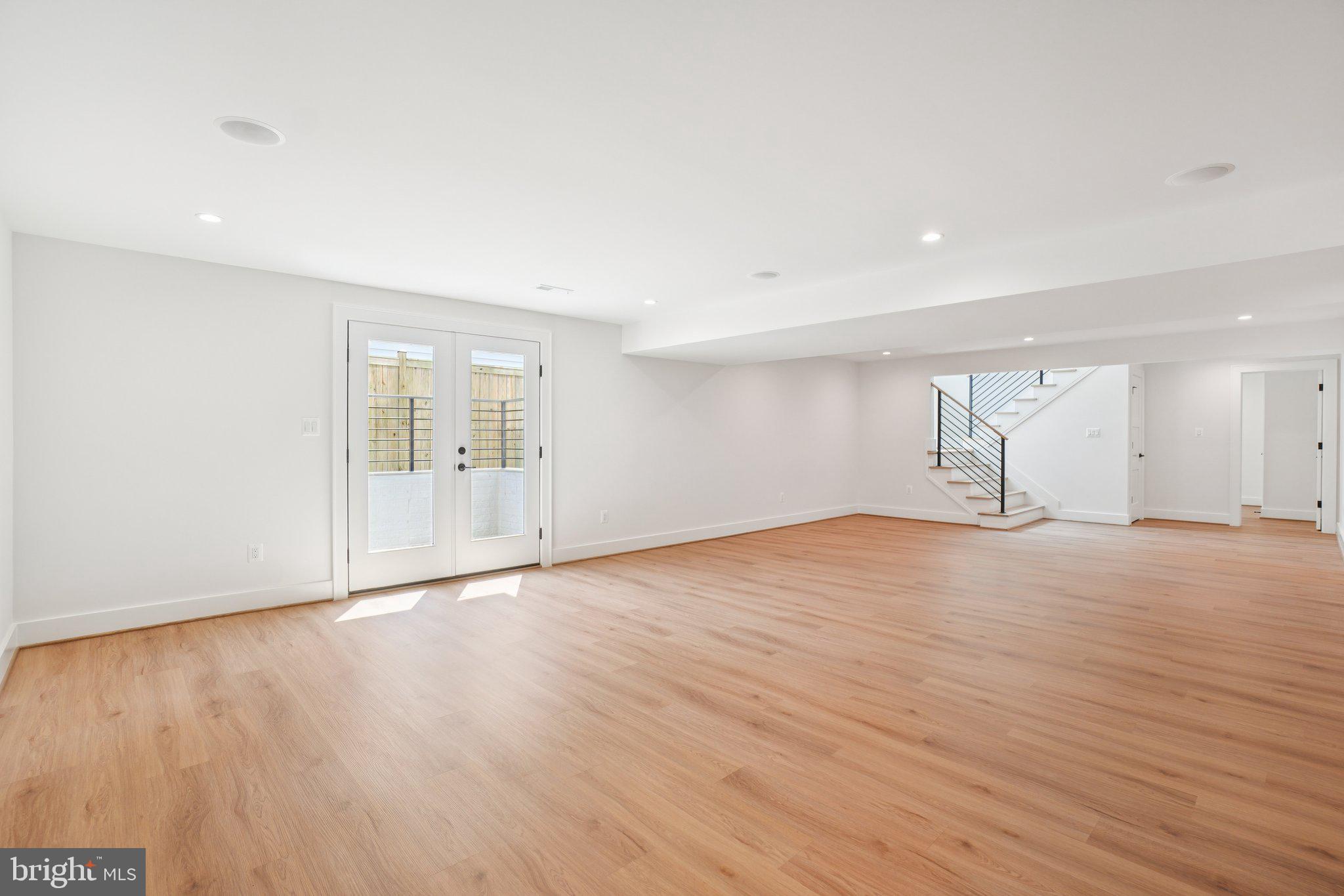 ADDISON HEIGHTS - Residential