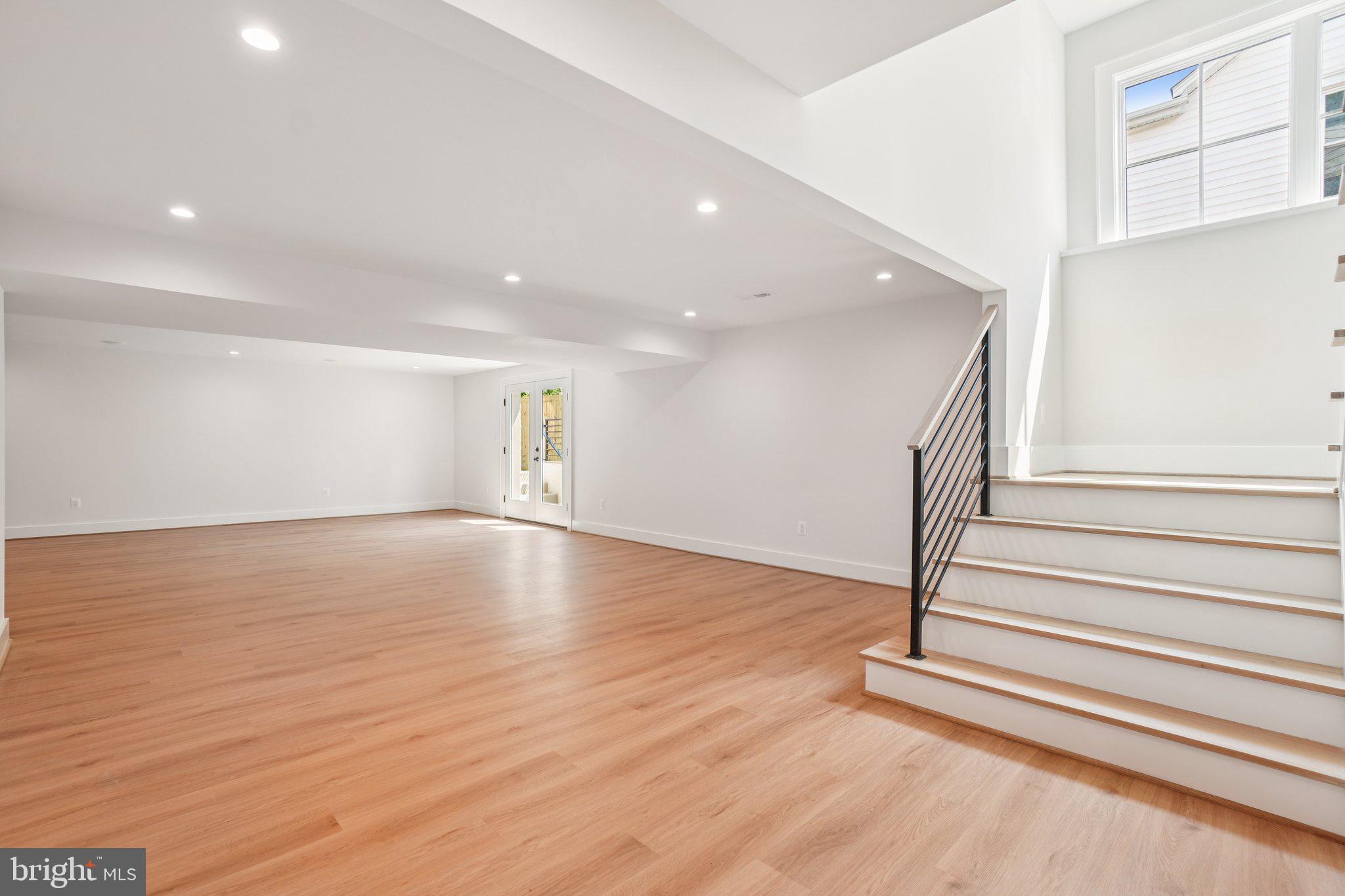 ADDISON HEIGHTS - Residential