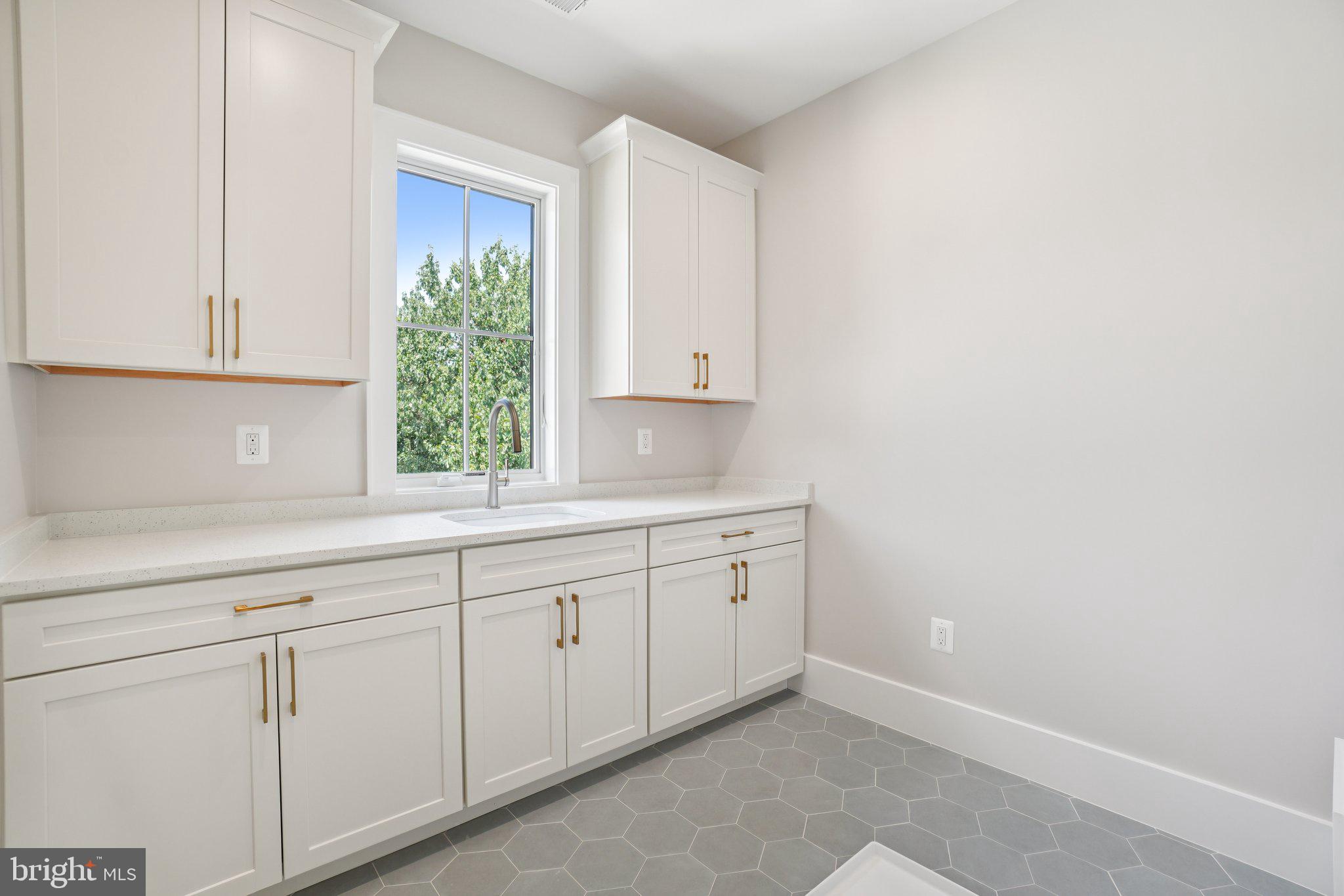 ADDISON HEIGHTS - Residential