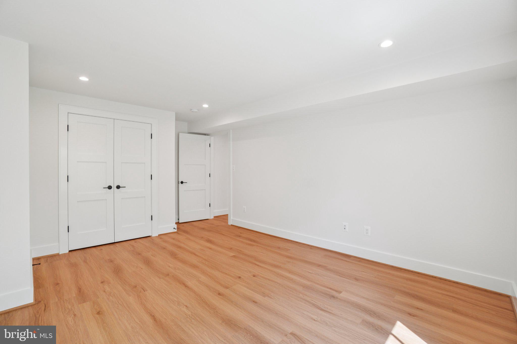 ADDISON HEIGHTS - Residential