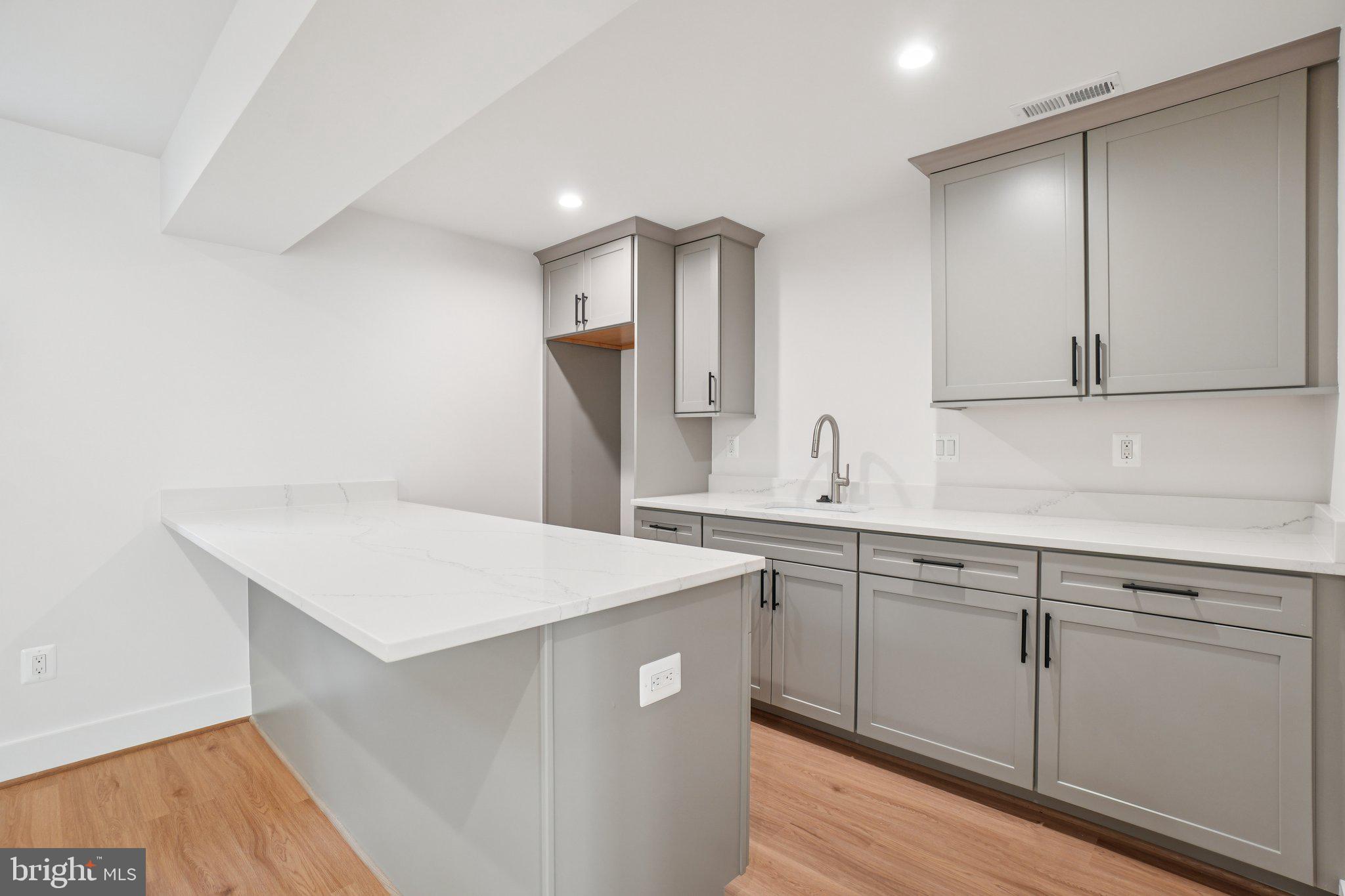 ADDISON HEIGHTS - Residential