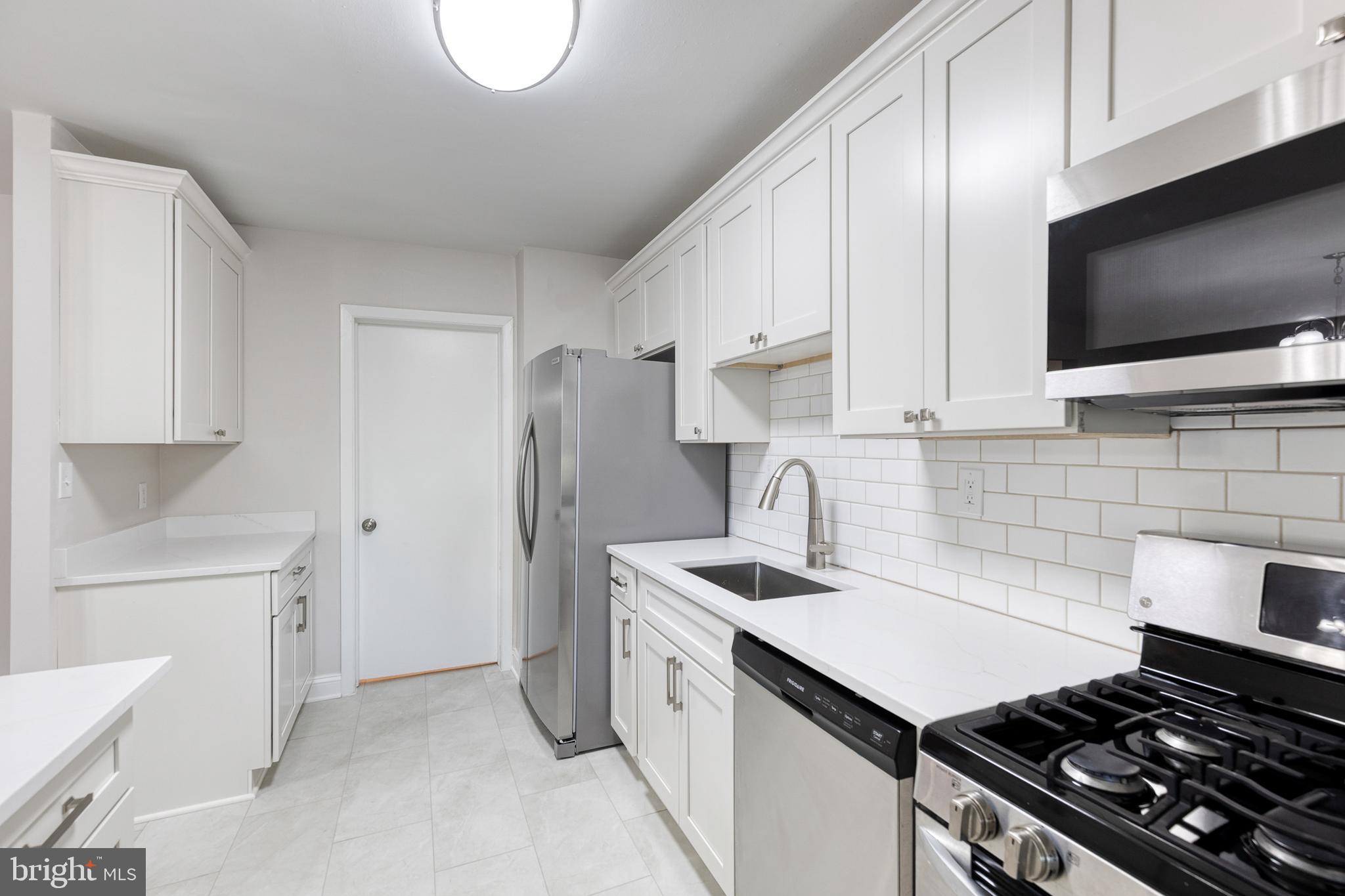 HOLLAND HILL - Residential