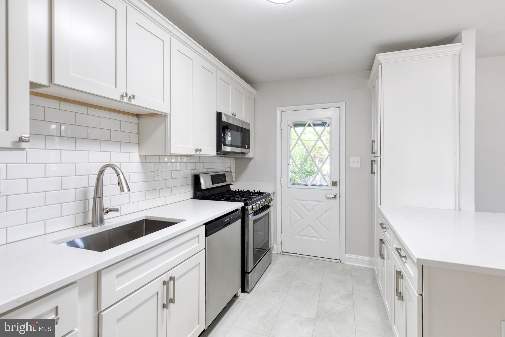 HOLLAND HILL - Residential