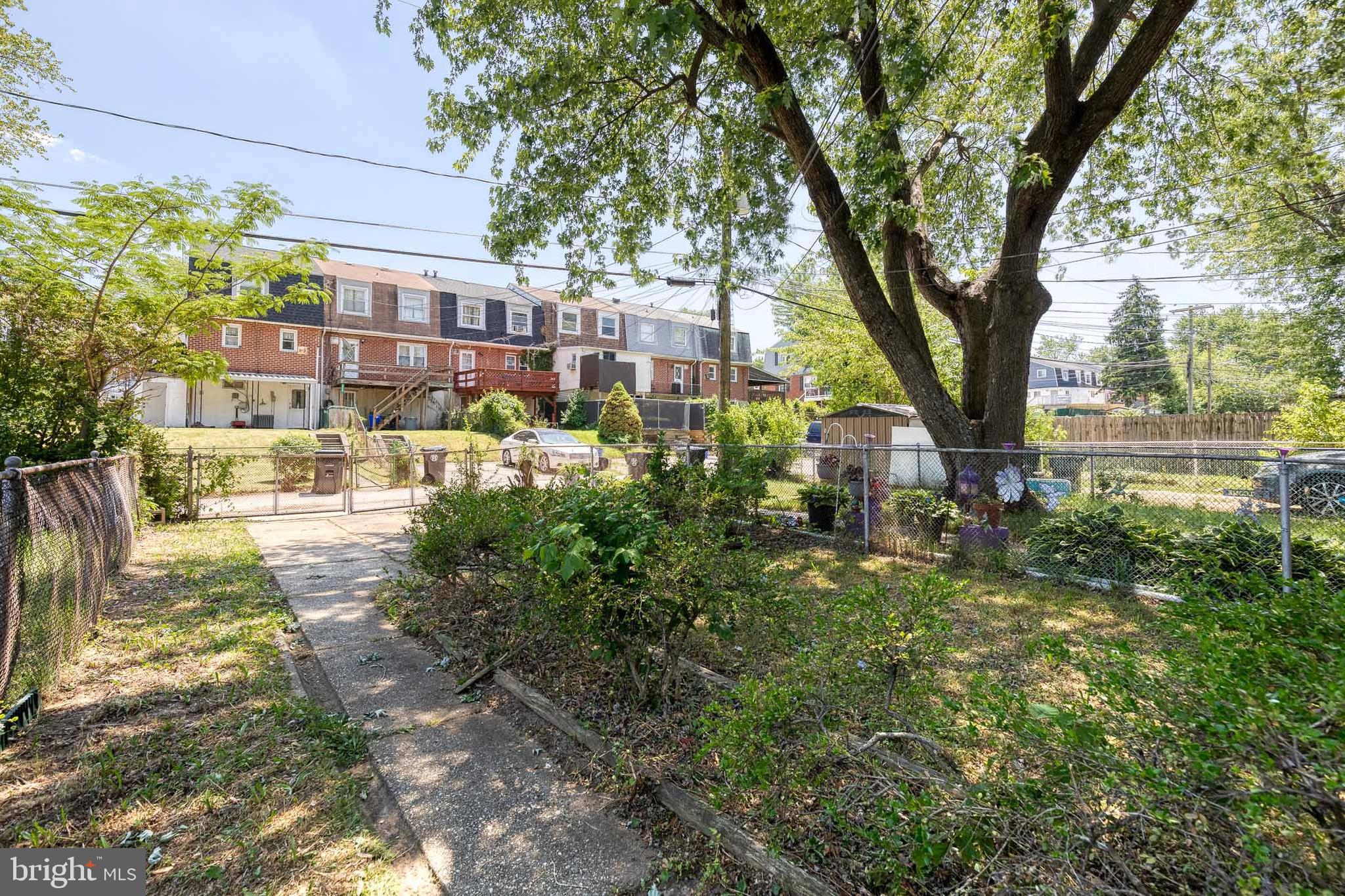 HOLLAND HILL - Residential