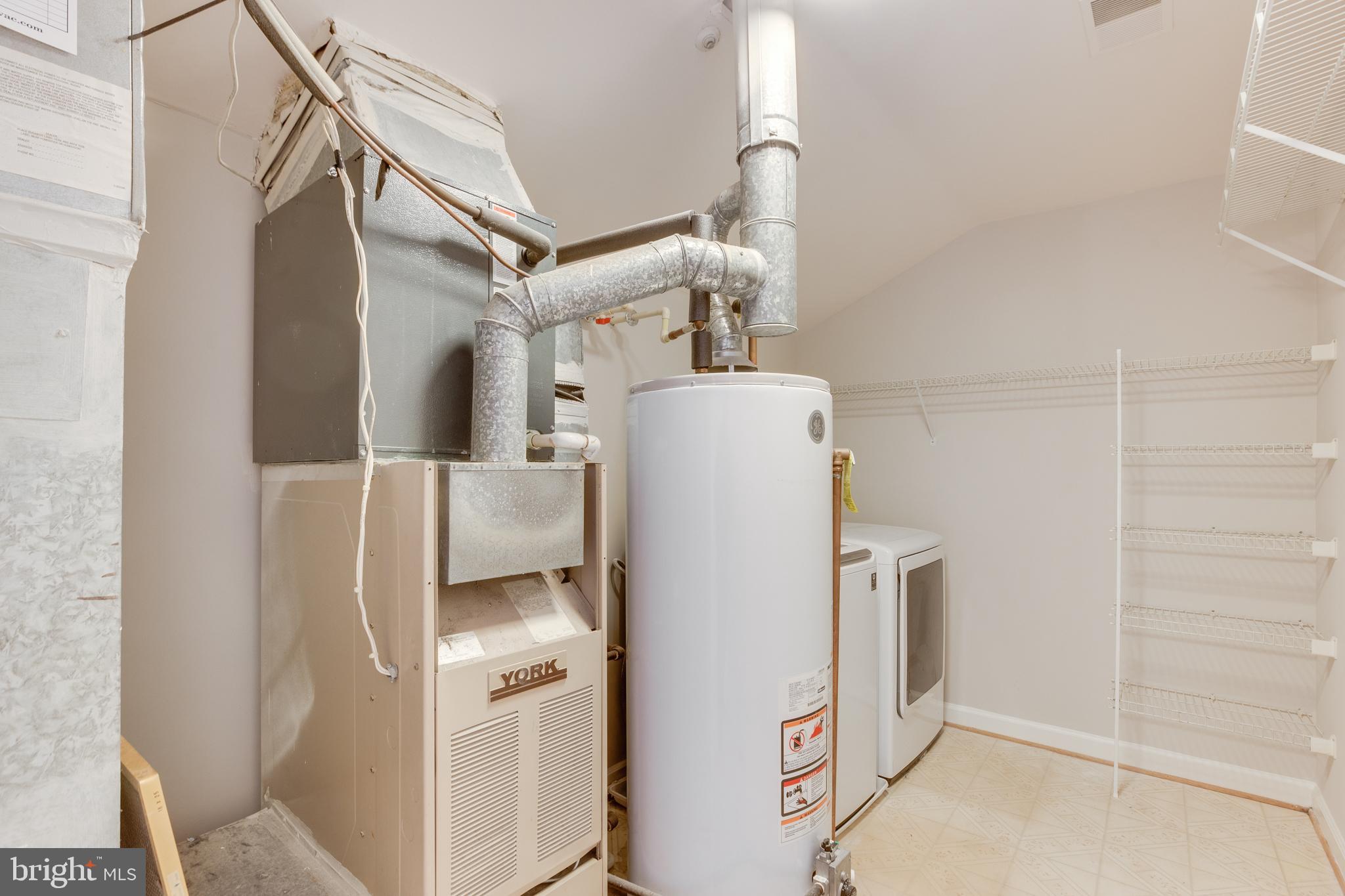 FAIRFIELD HOUSE - Residential