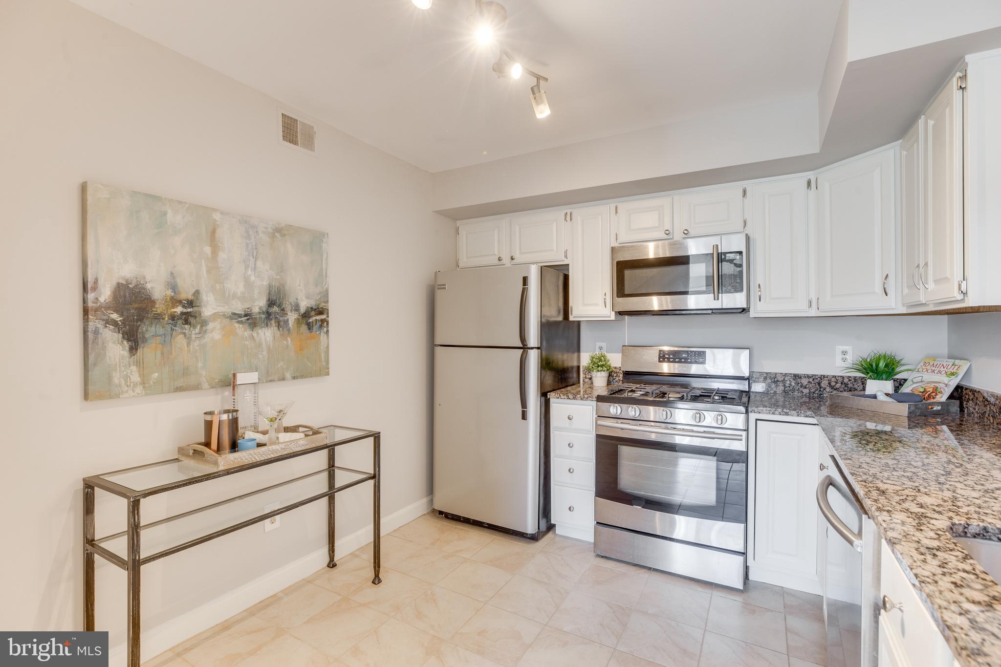 FAIRFIELD HOUSE - Residential