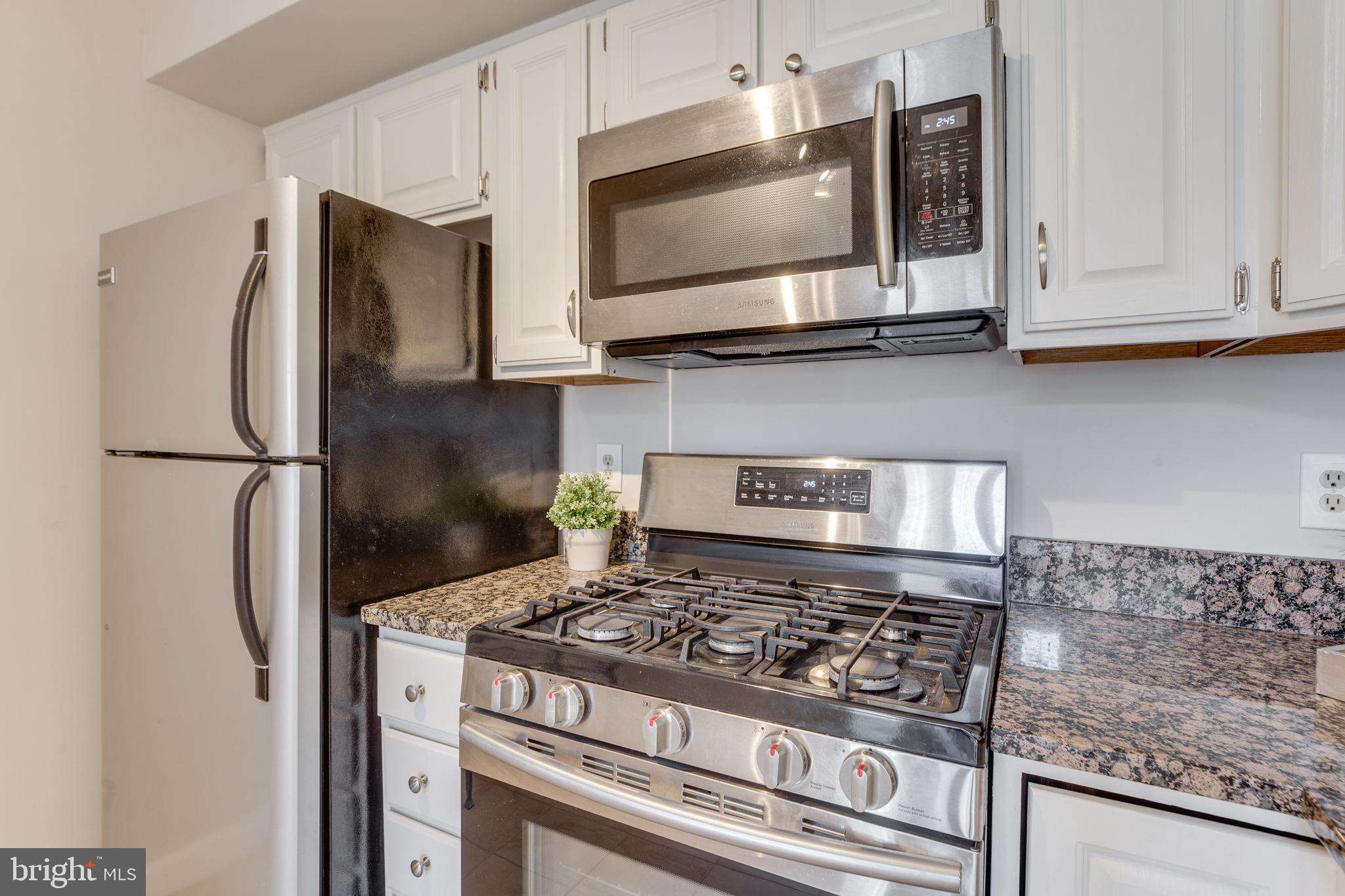 FAIRFIELD HOUSE - Residential