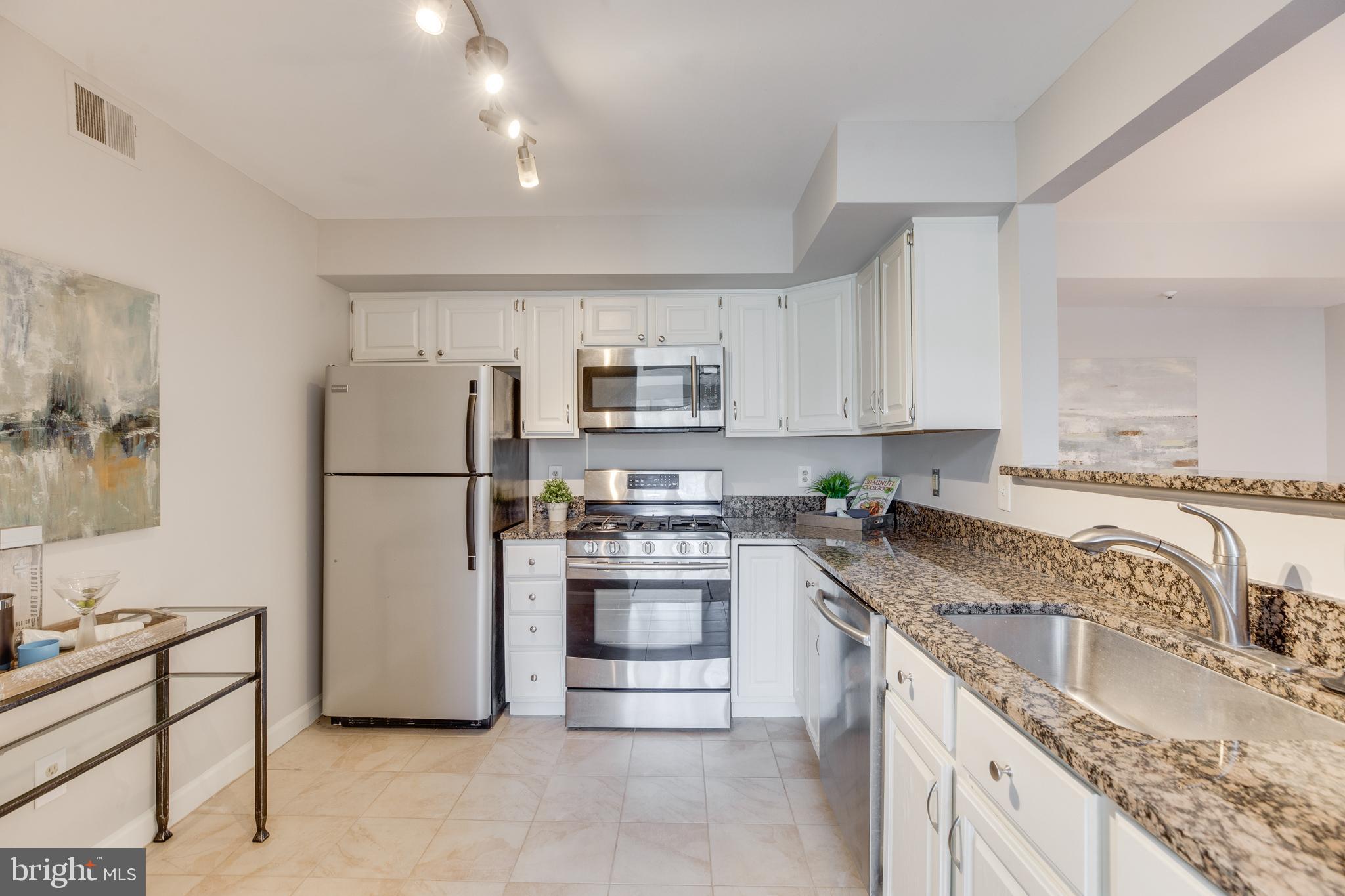 FAIRFIELD HOUSE - Residential