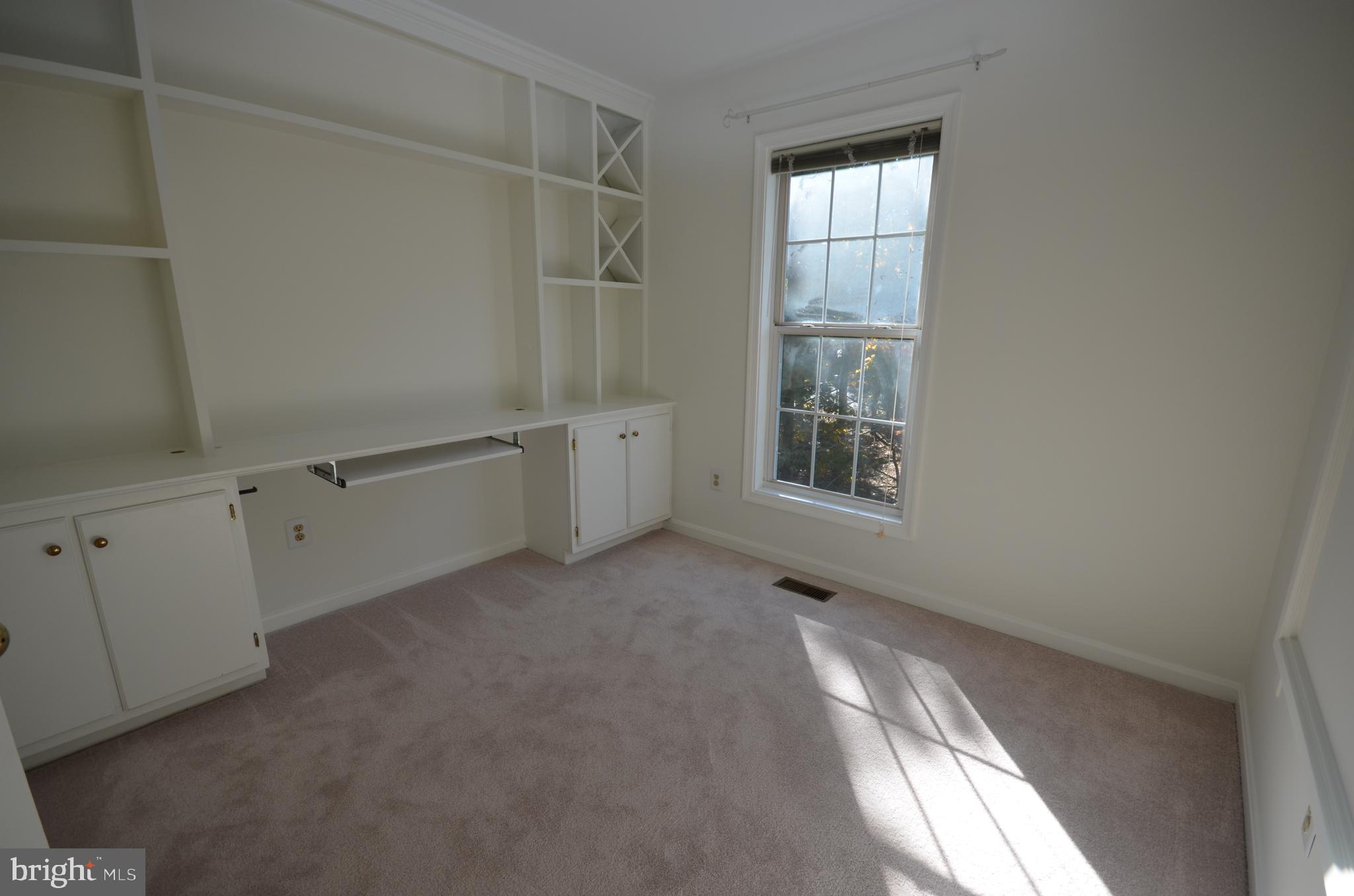 ASHBURN VILLAGE - Residential Lease