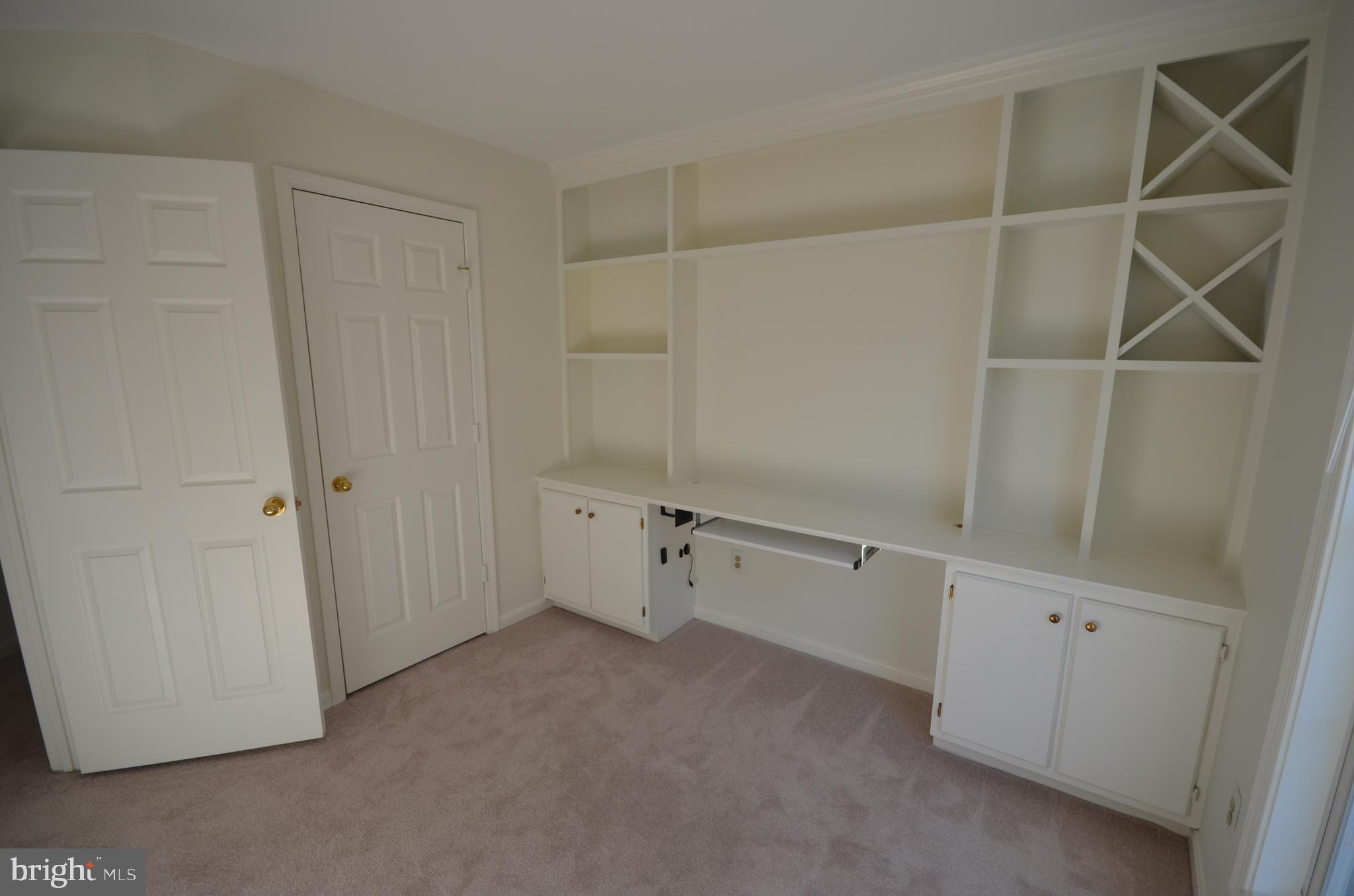 ASHBURN VILLAGE - Residential Lease