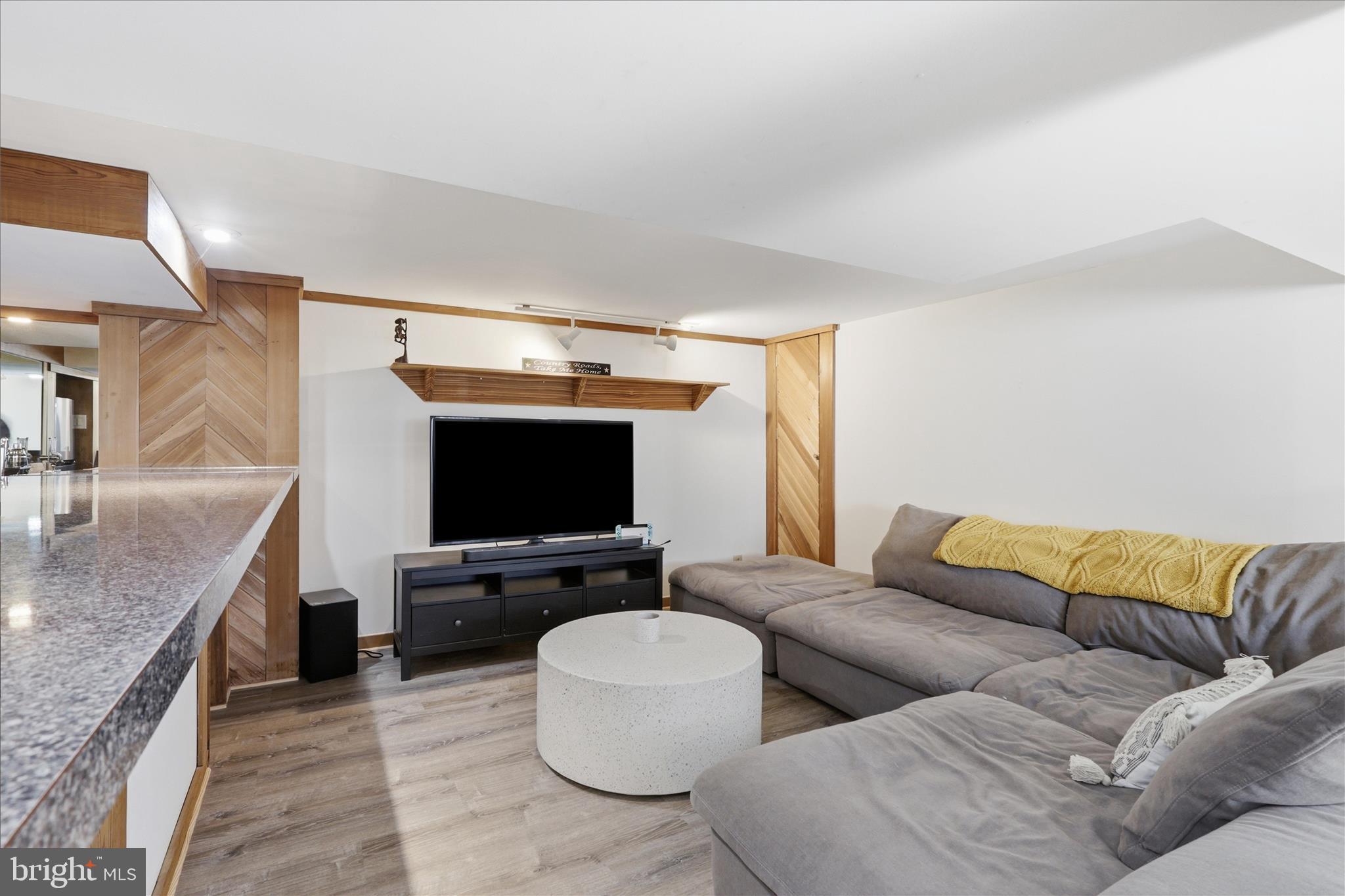 VIENNA WOODS - Residential