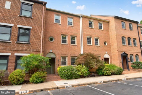 Townhouse For Sale - 2413 S 9th Street<br/> ARLINGTON, VA 22204