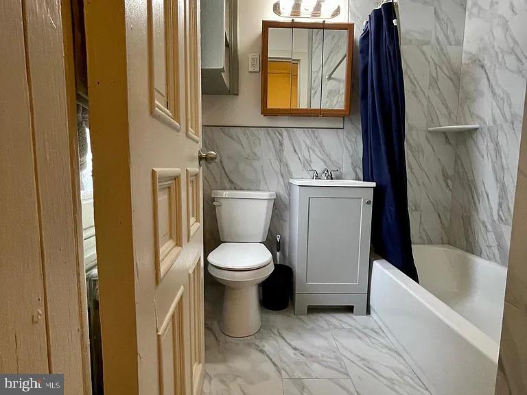 UNIVERSITY CITY - Residential Lease