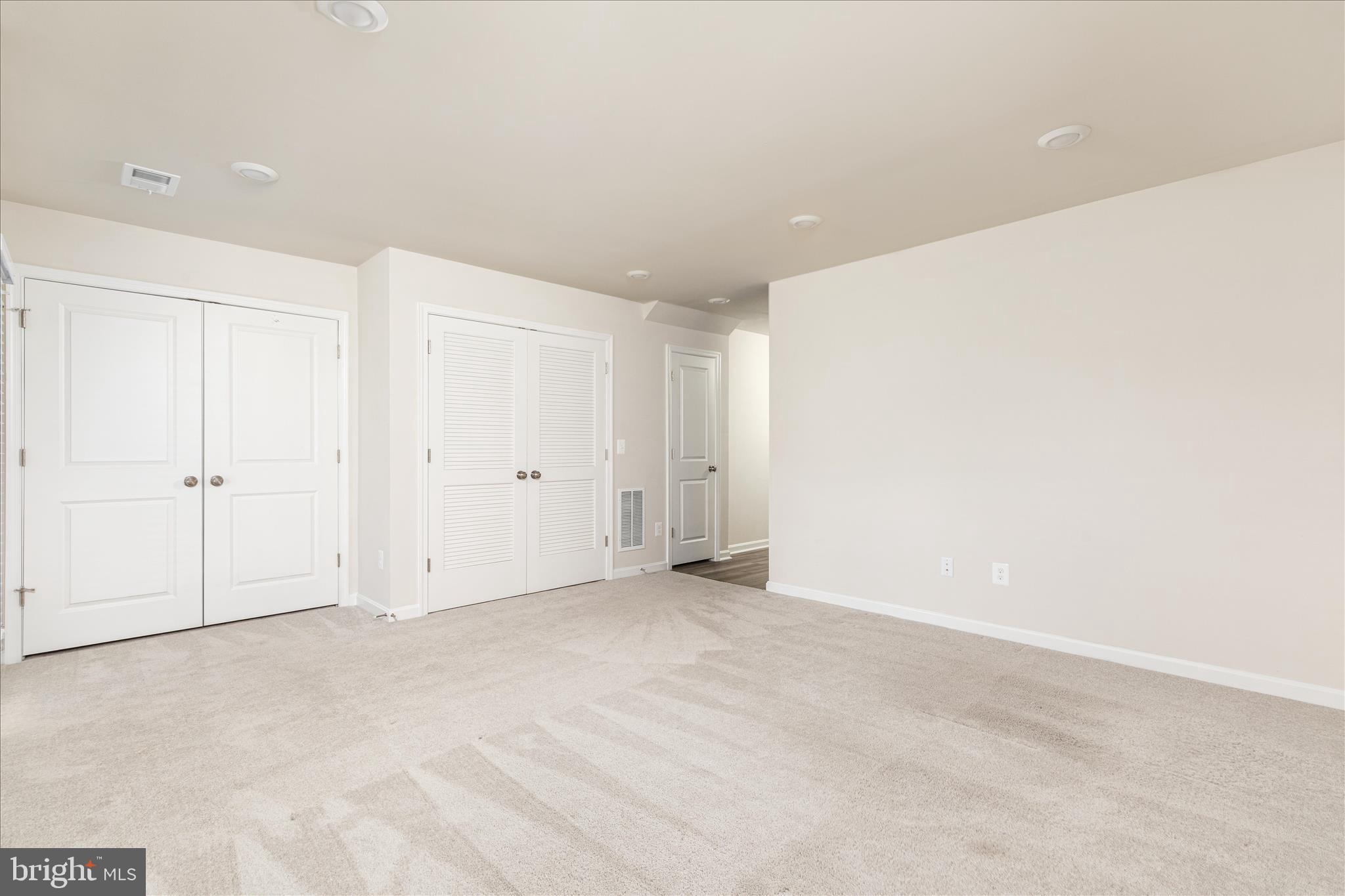 SENSENY VILLAGE - Residential Lease