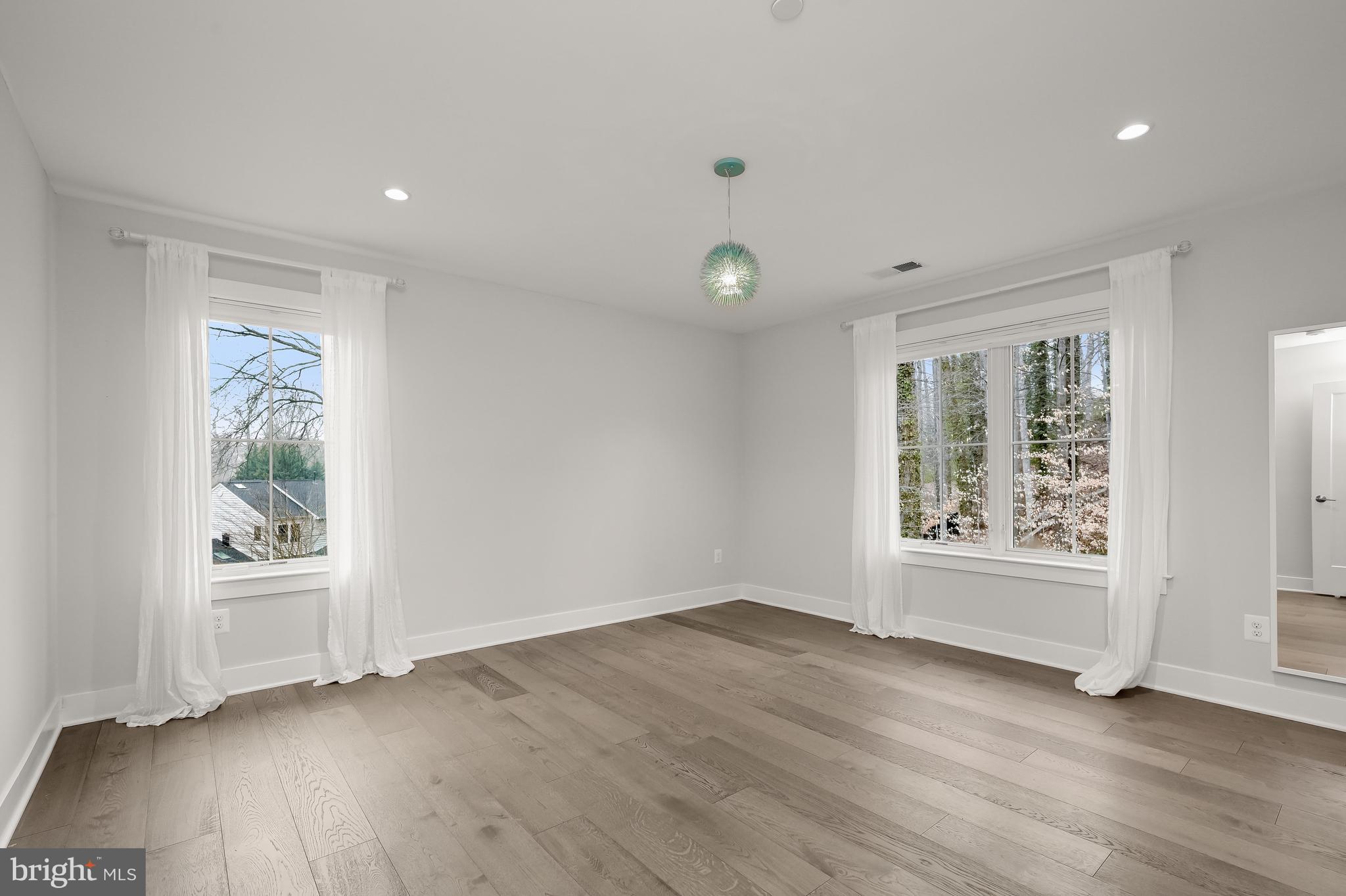 MARY KNOLLS - Residential