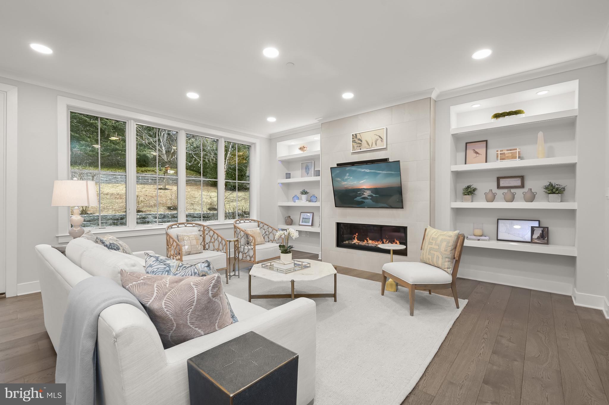 MARY KNOLLS - Residential