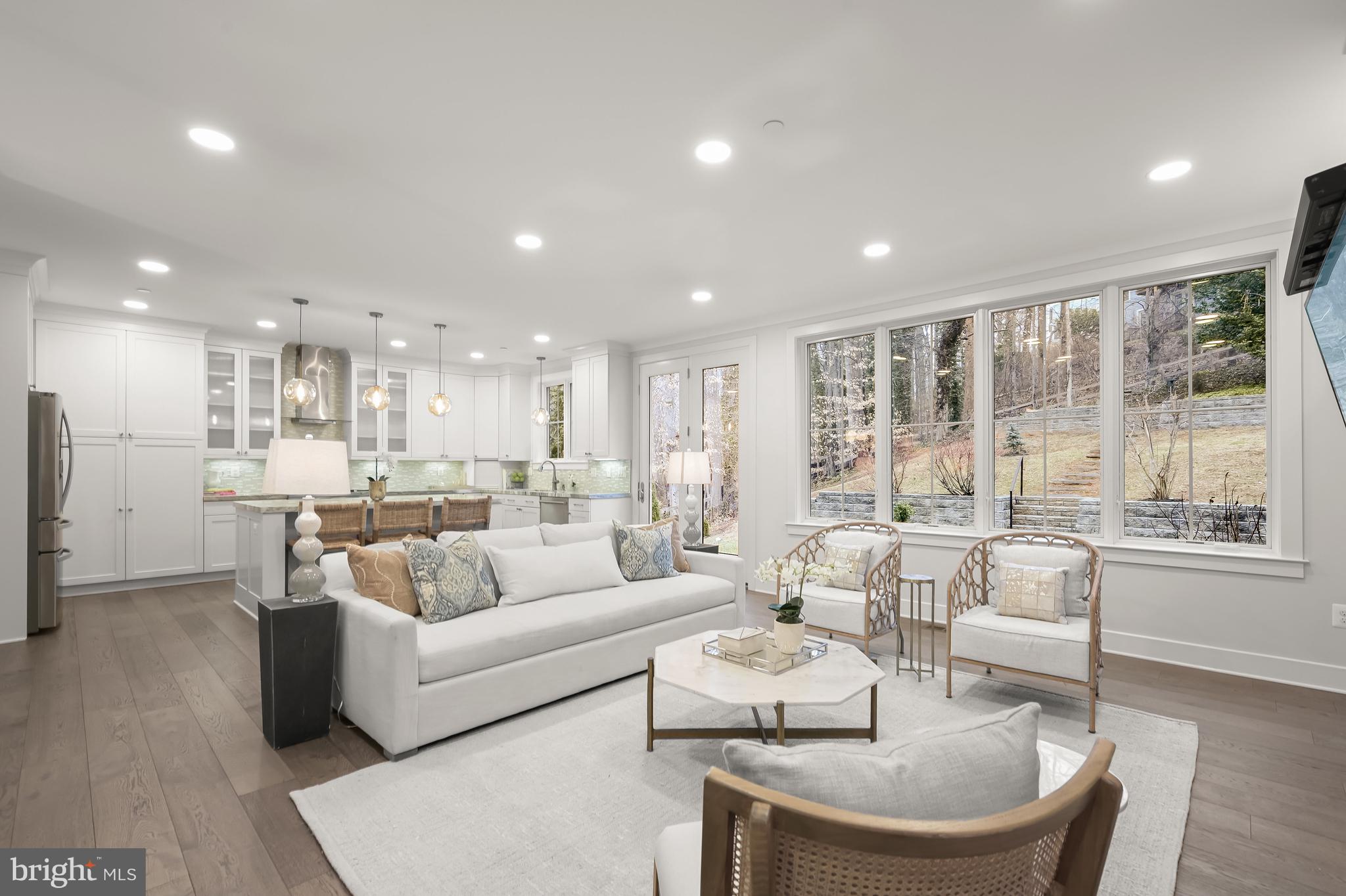 MARY KNOLLS - Residential