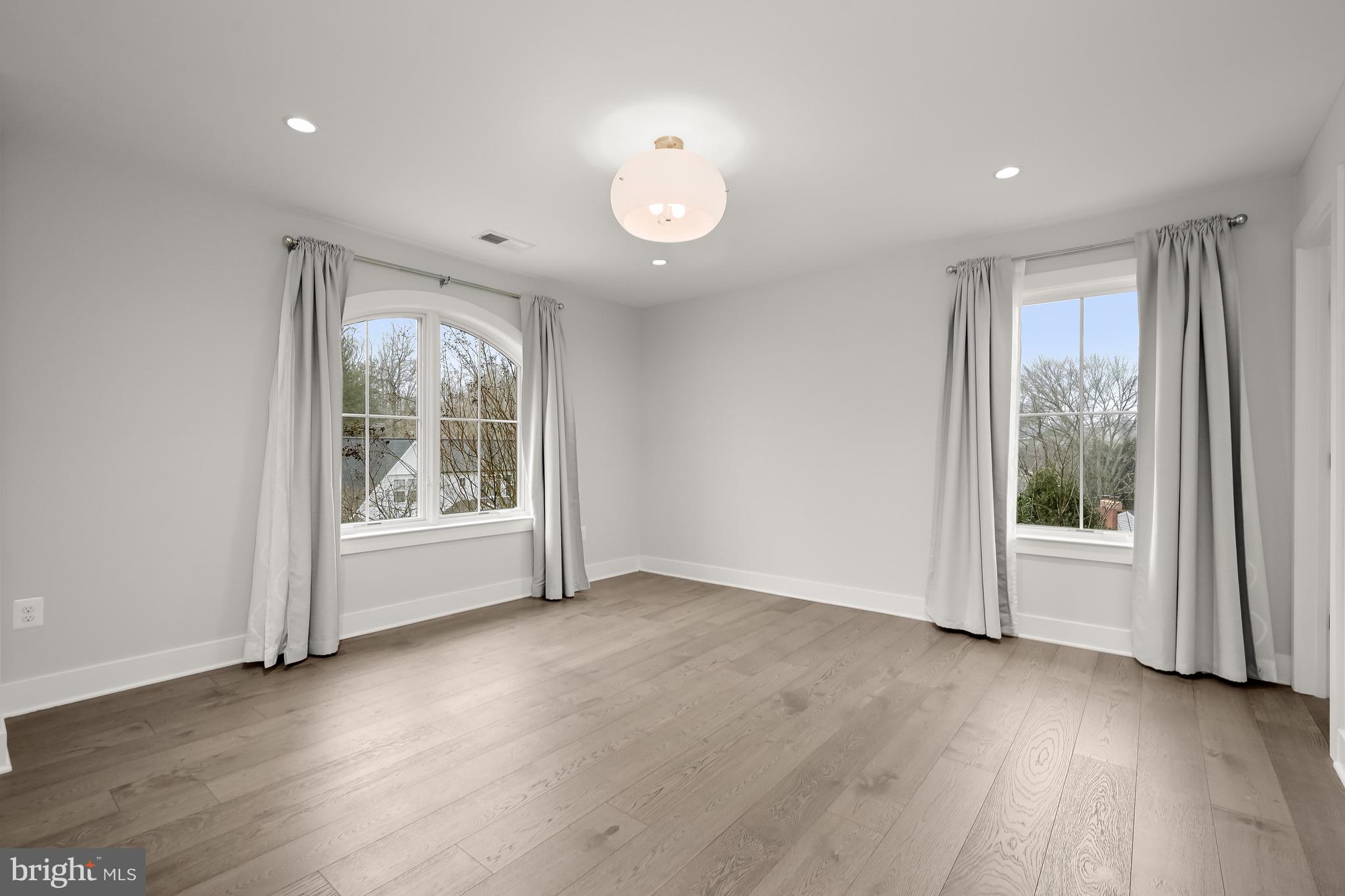 MARY KNOLLS - Residential