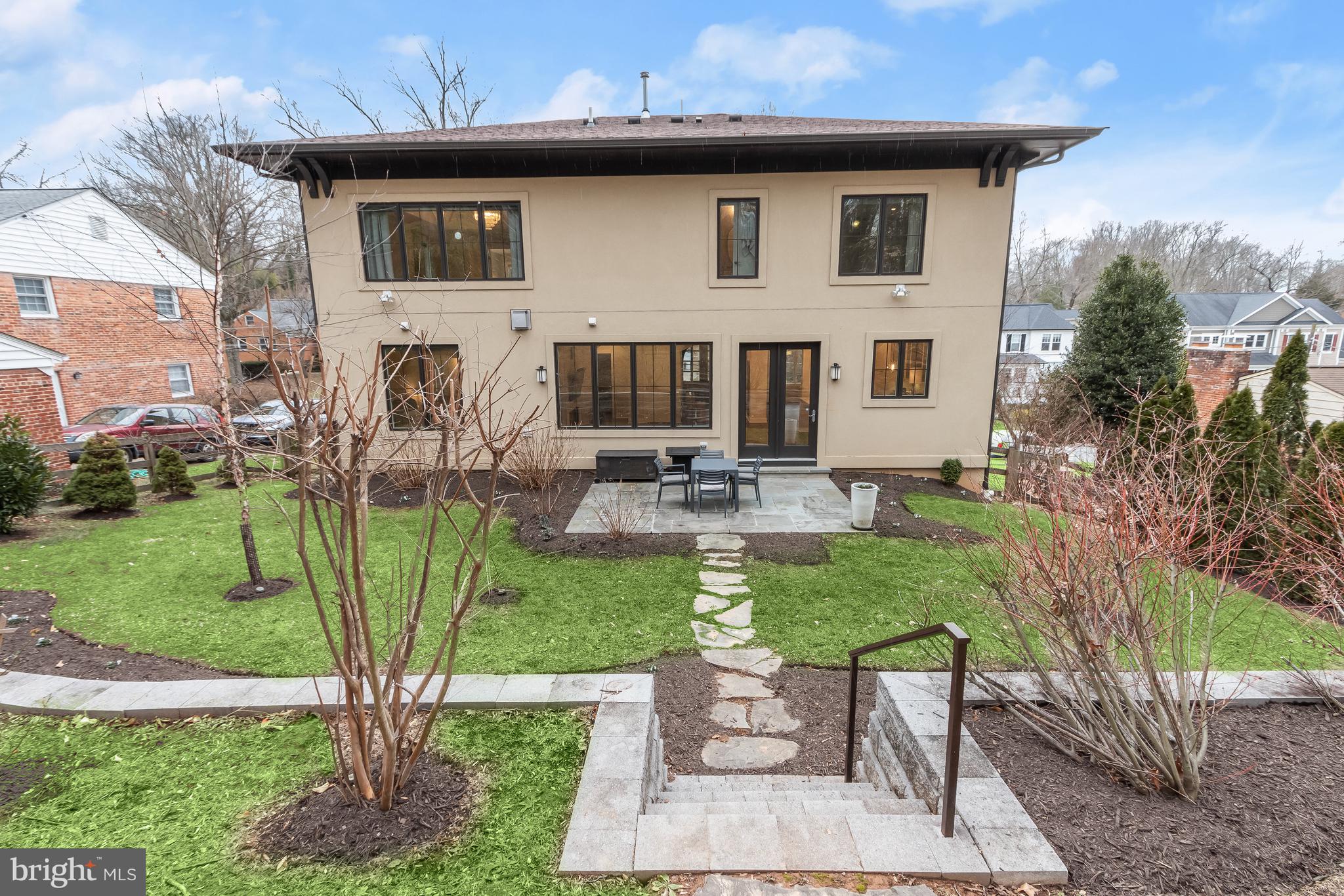 MARY KNOLLS - Residential