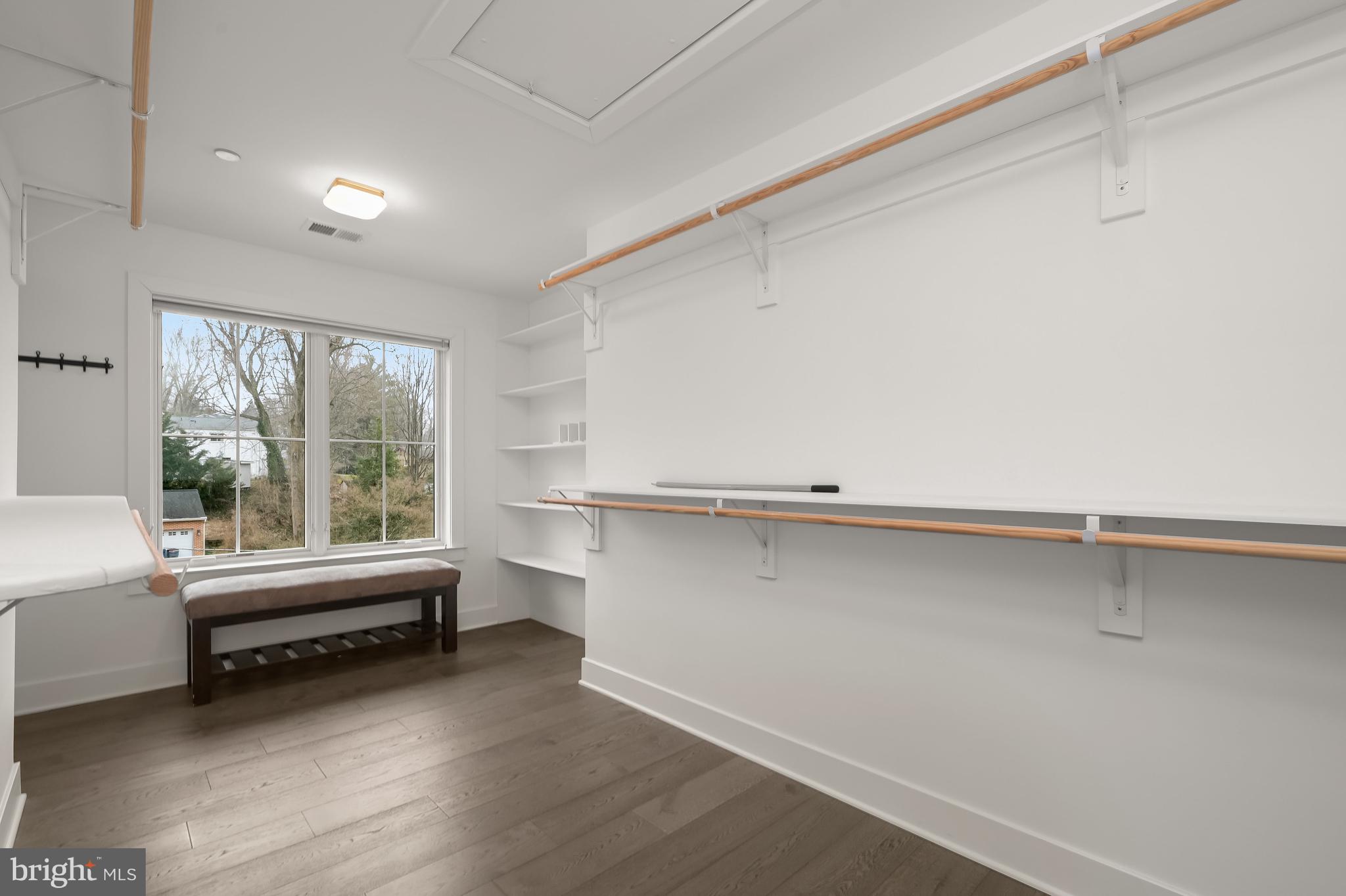 MARY KNOLLS - Residential