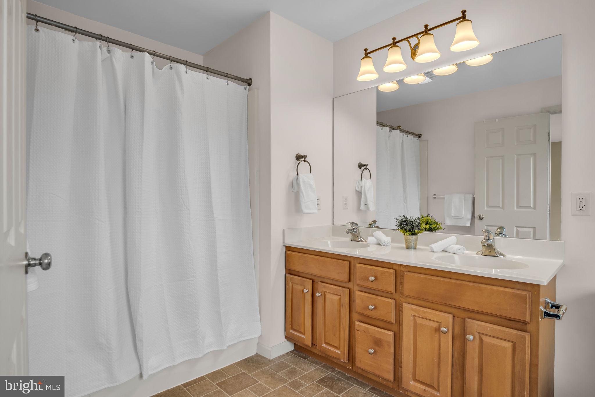 GALA SQUARE-WINDING HILLS - Residential