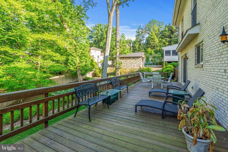 CHAIN BRIDGE FOREST - Residential