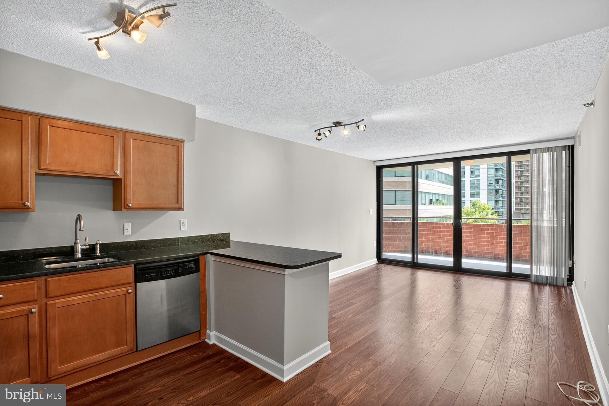 1001 N RANDOLPH STREET 418