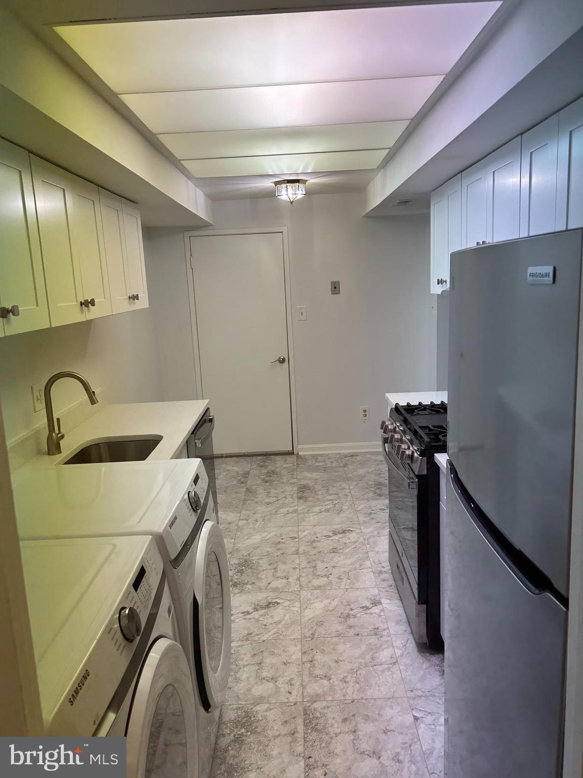 PINES CONDO 01 - Residential