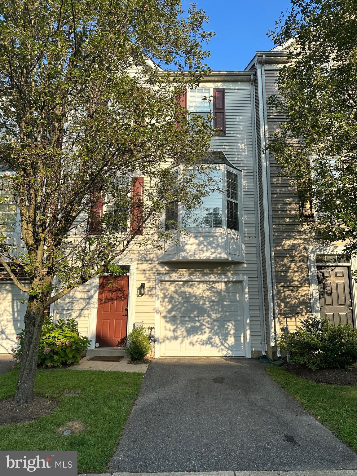 THE KNOLLS - Residential Lease