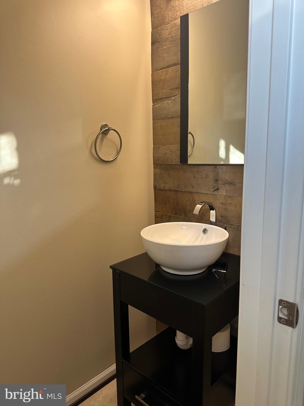 THE KNOLLS - Residential Lease