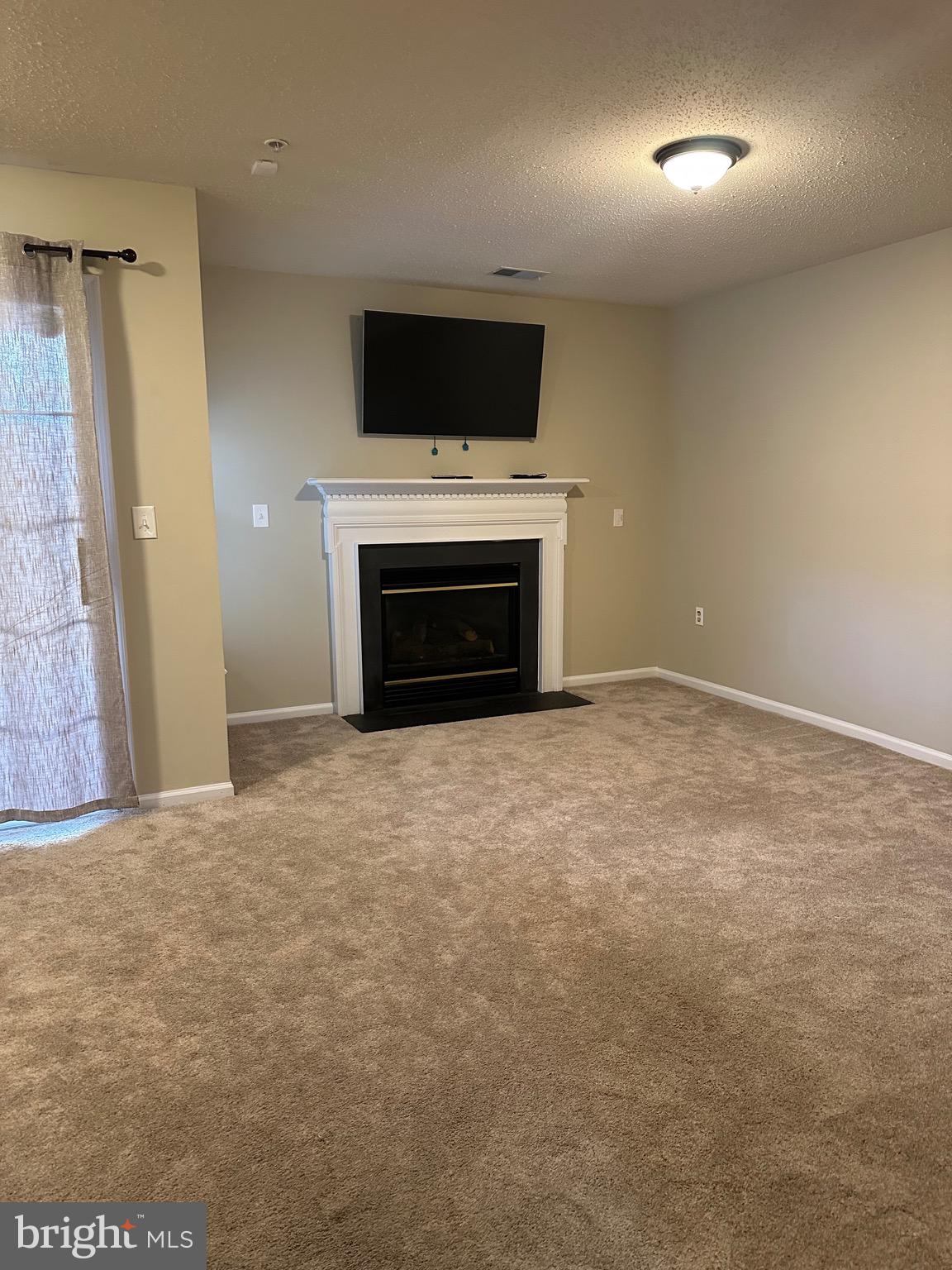 THE KNOLLS - Residential Lease