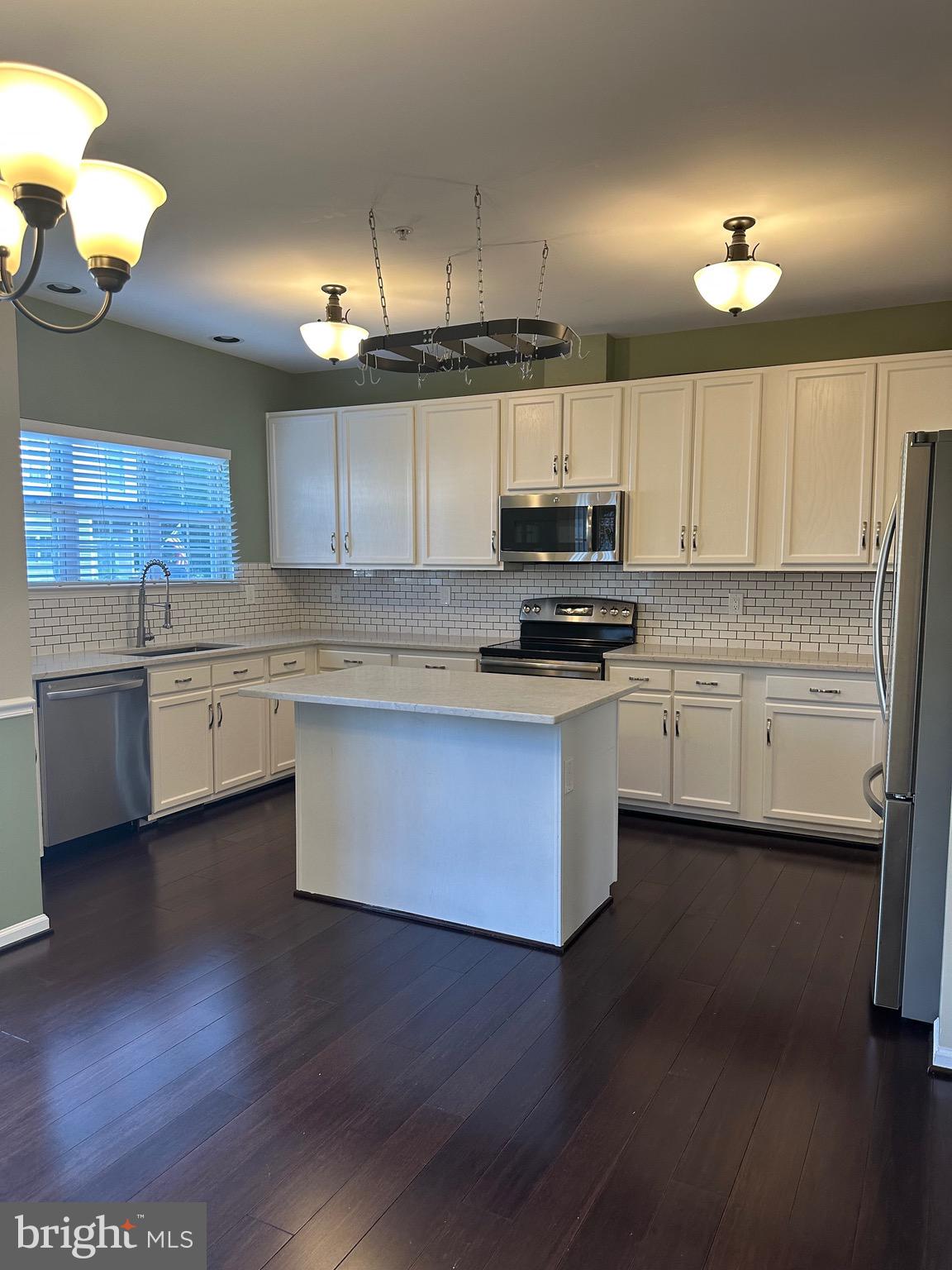 THE KNOLLS - Residential Lease