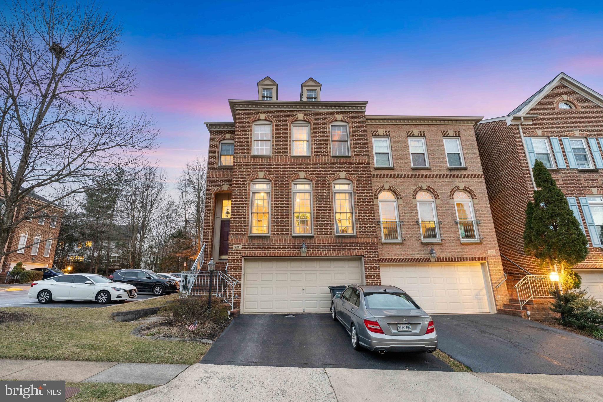 Experience comfort and convenience in this end-unit townhouse in the heart of Fairfax. This fully furnished 3-bedroom, 2.5-bathroom home features a spacious loft with a private deck on the fourth level, perfect for a home office or additional living space.
Enjoy modern finishes, a private patio, and driveway parking for two cars. Street parking is available on weekdays, with visitor parking on weekends.
Ideally located near shopping, dining, and major commuter routes, this home offers both convenience and charm.
Please note: The basement and garage are not included in the lease.
Don't miss this fantastic opportunity in a prime location!