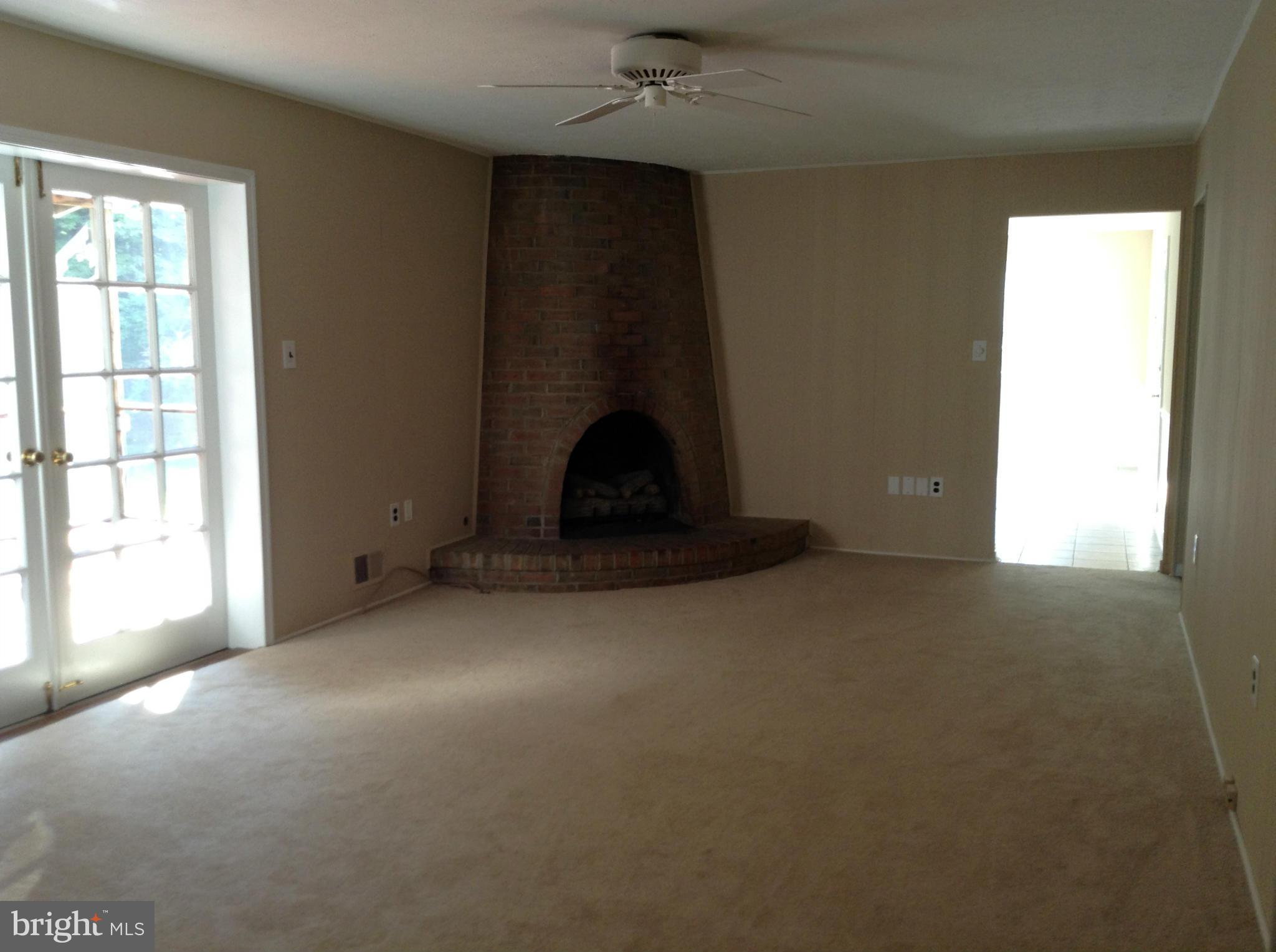 VILLA D ESTE - Residential Lease