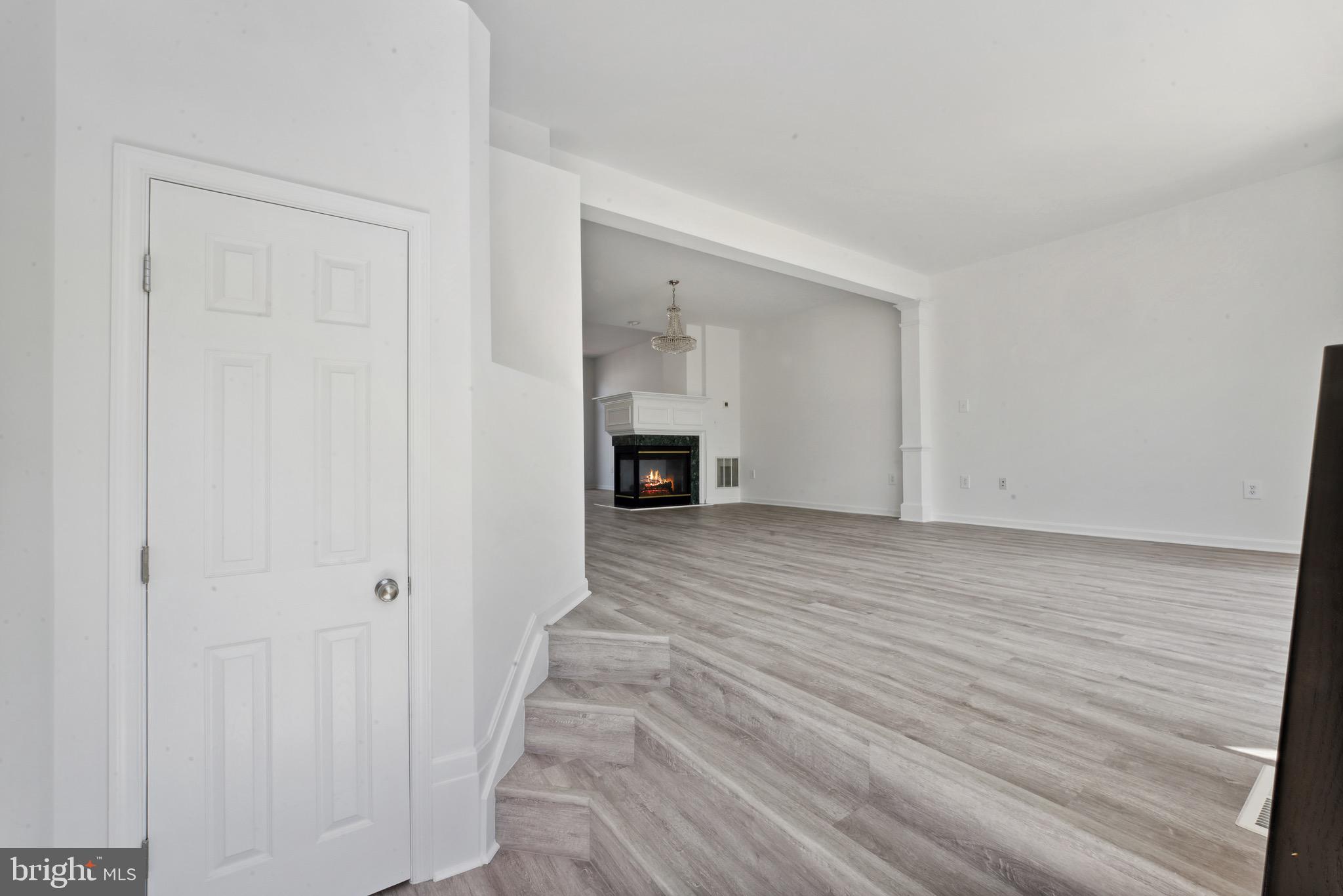 AUTUMN CHASE HUNT - Residential Lease