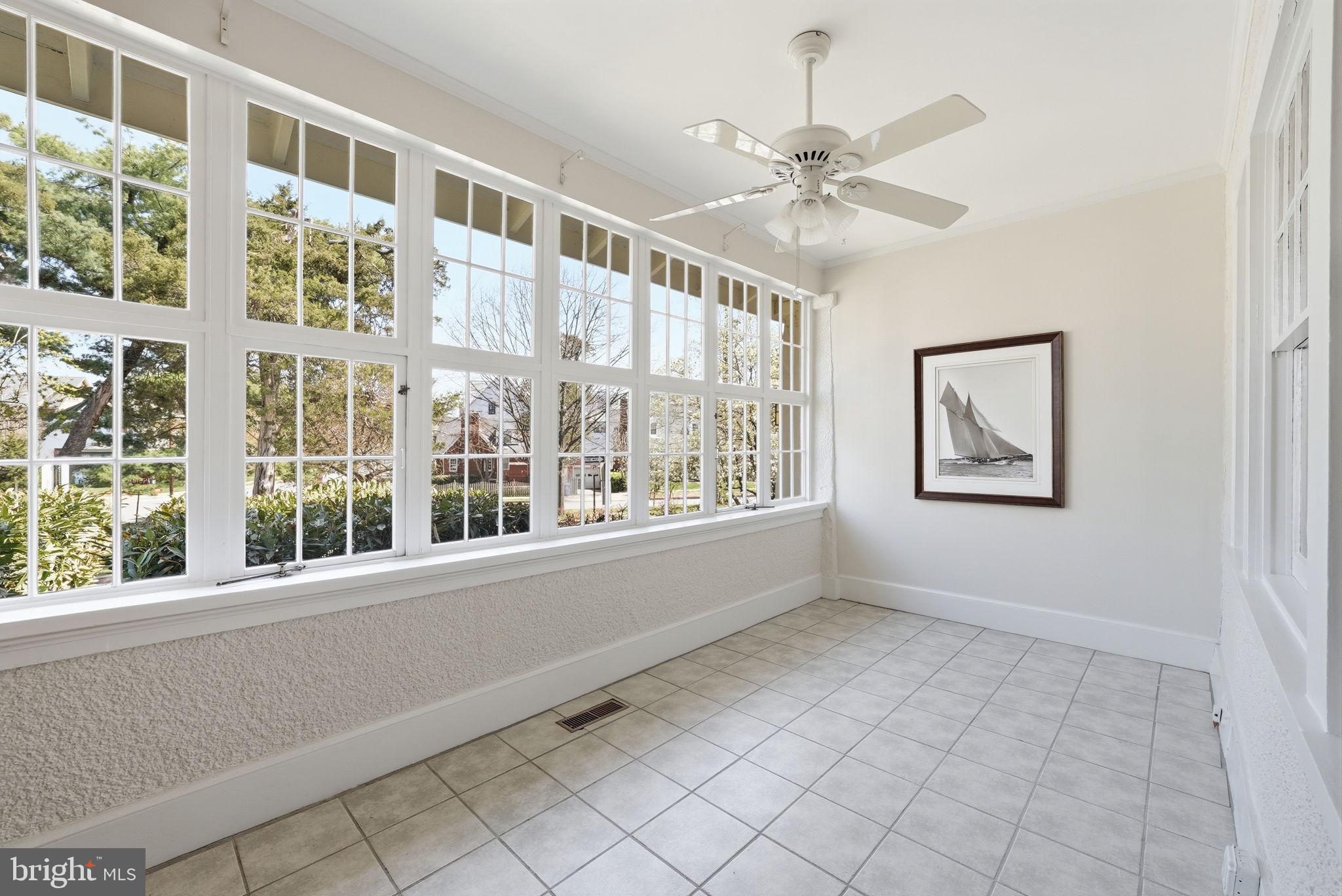 LYON VILLAGE - Residential