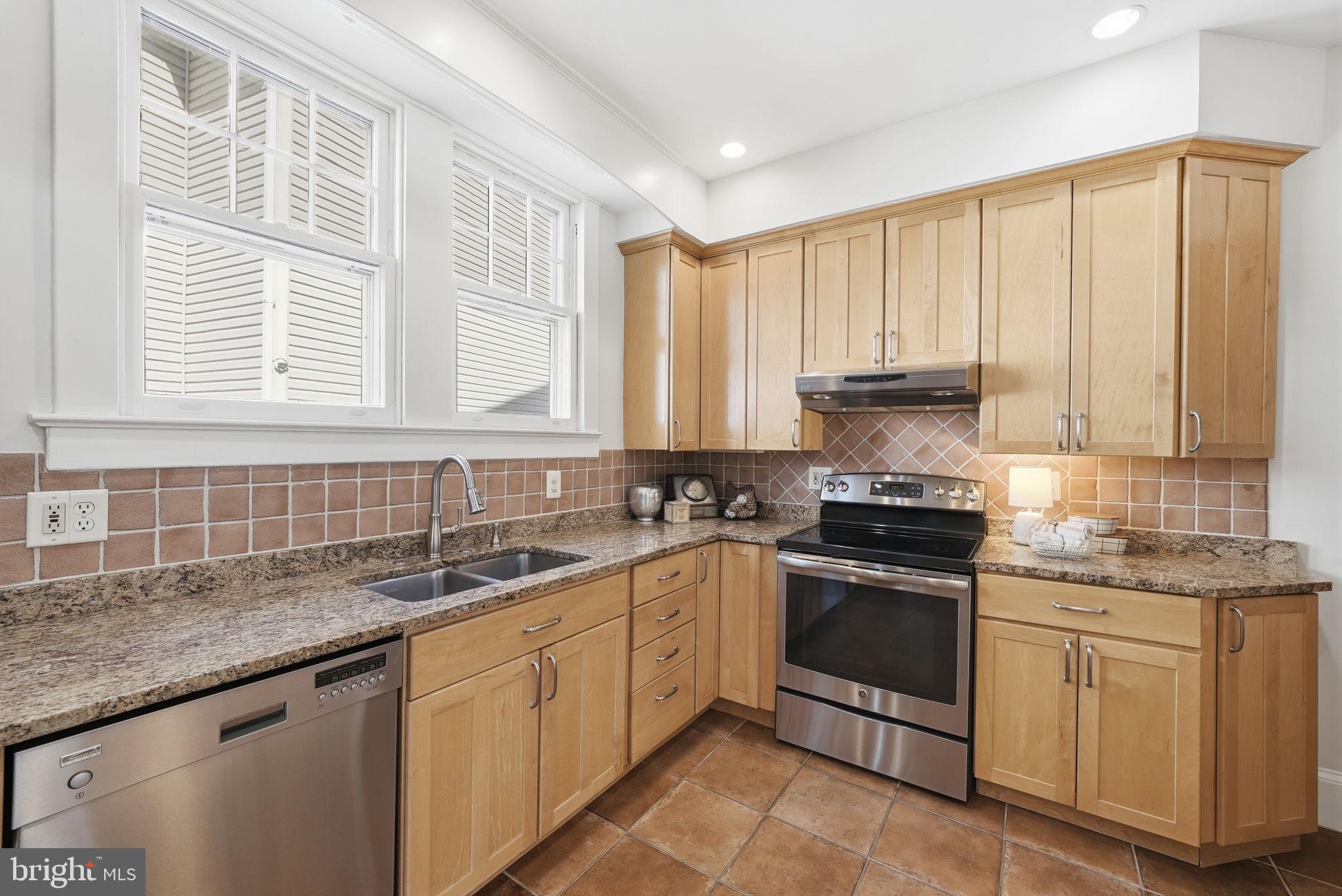 LYON VILLAGE - Residential