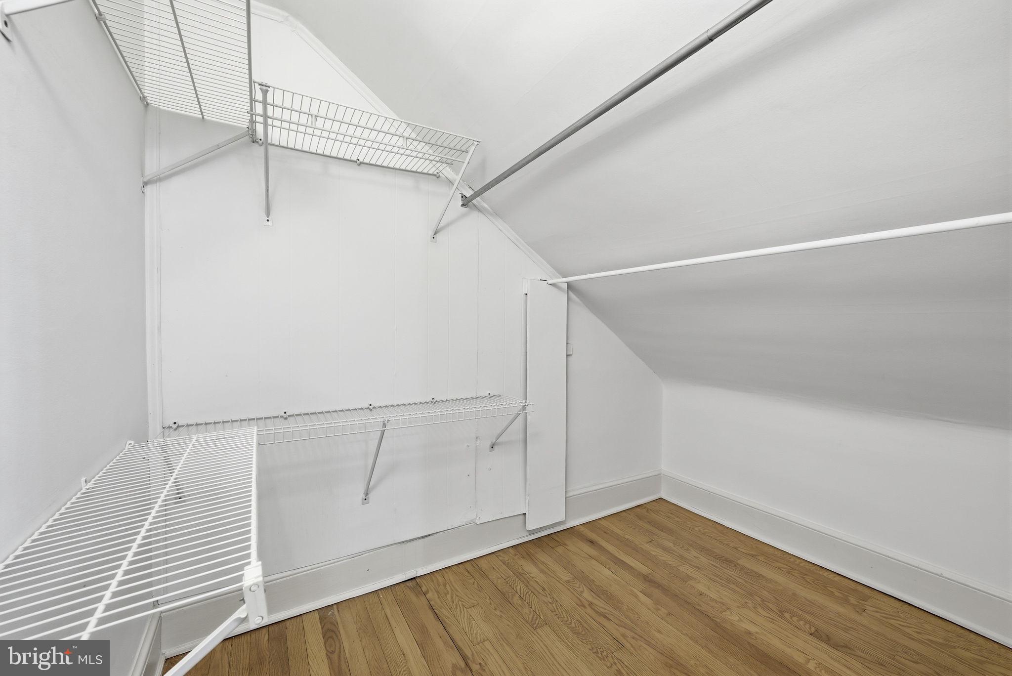 LYON VILLAGE - Residential