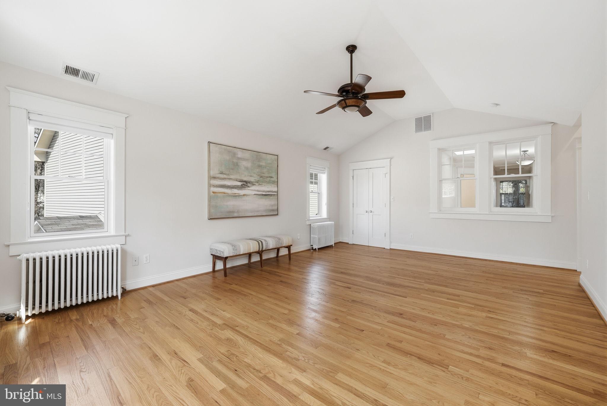 LYON VILLAGE - Residential