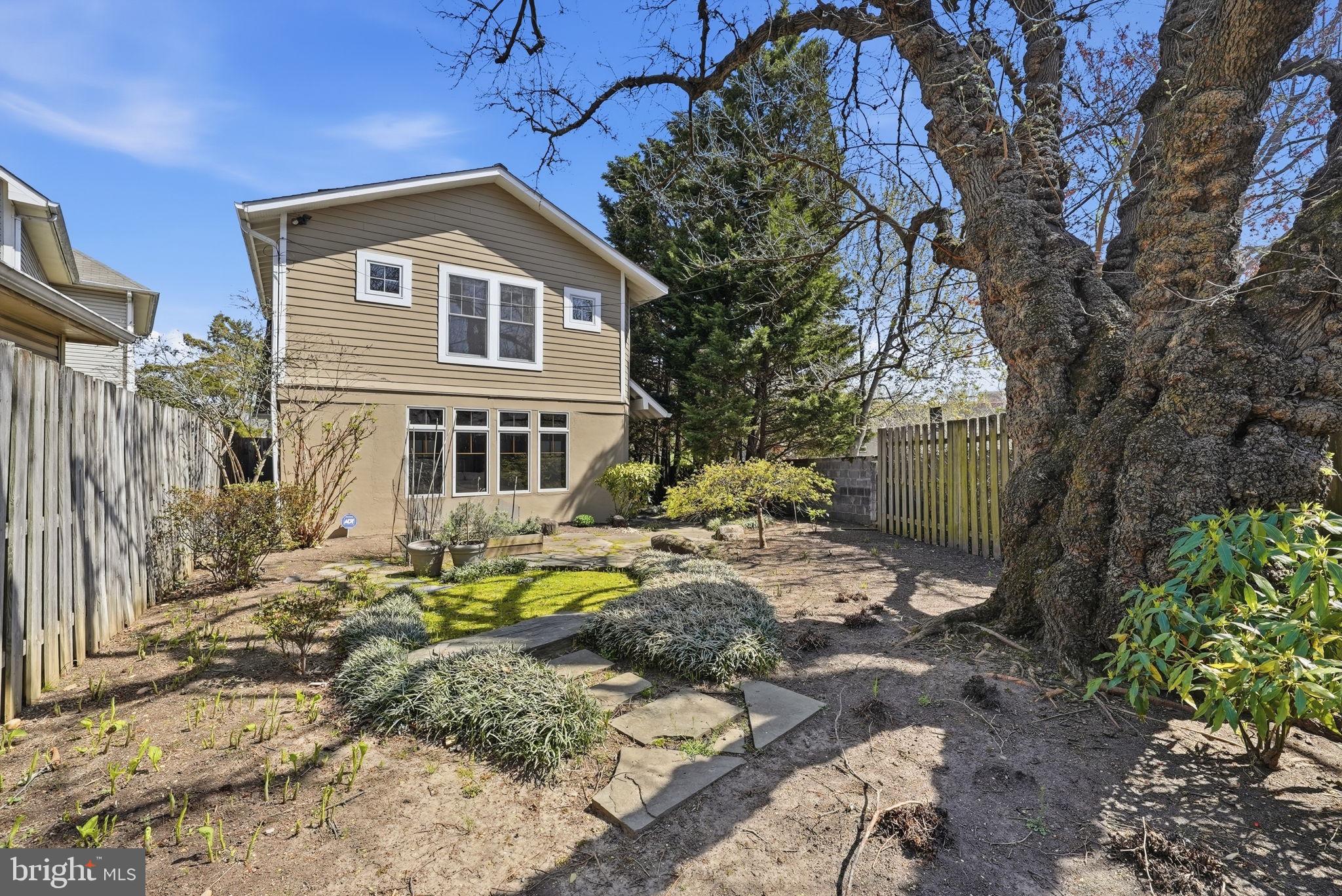 LYON VILLAGE - Residential