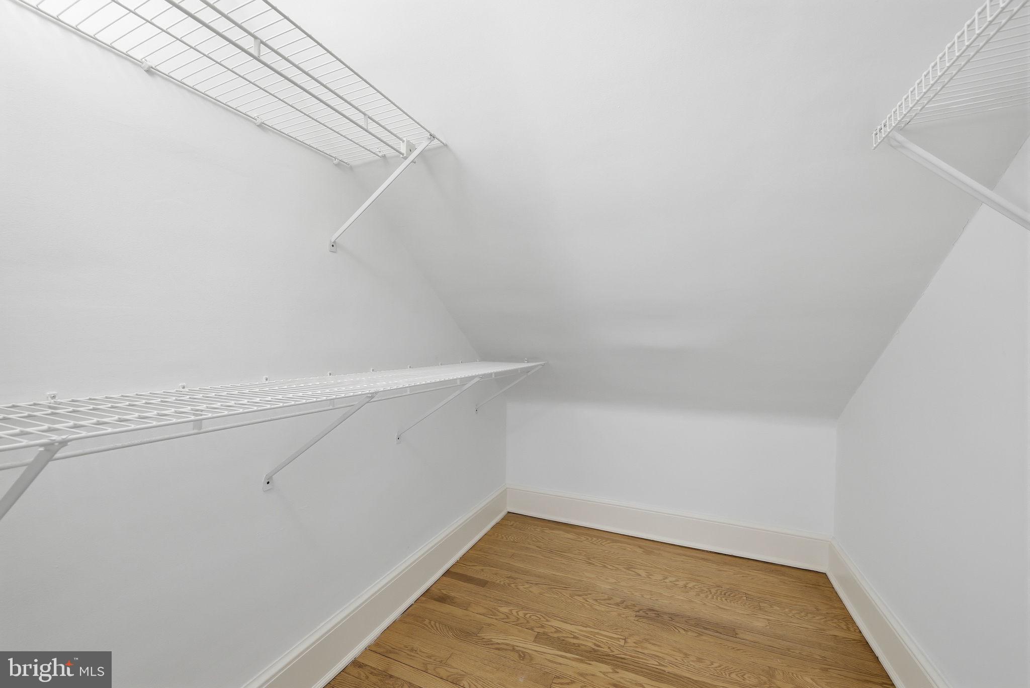 LYON VILLAGE - Residential