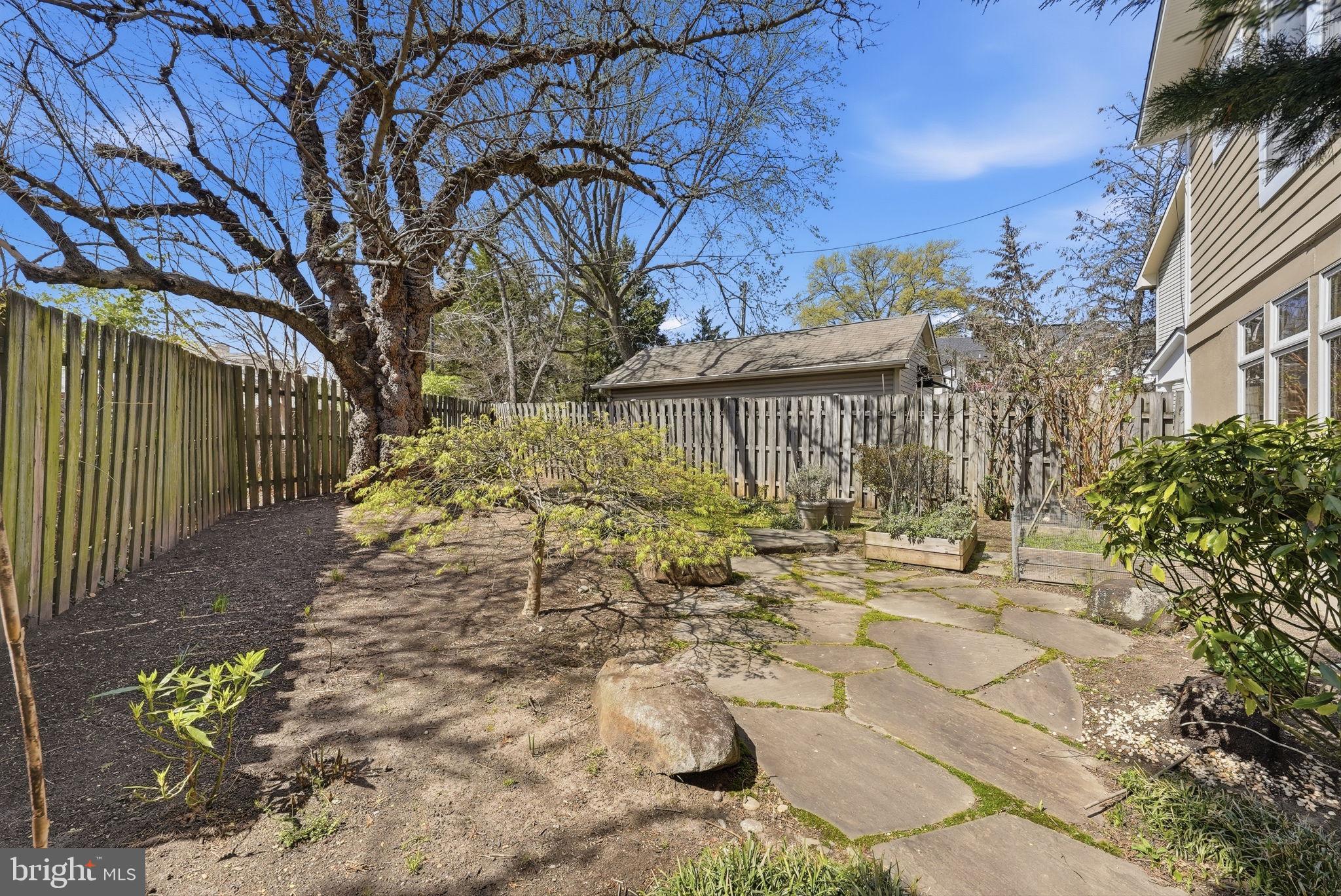 LYON VILLAGE - Residential