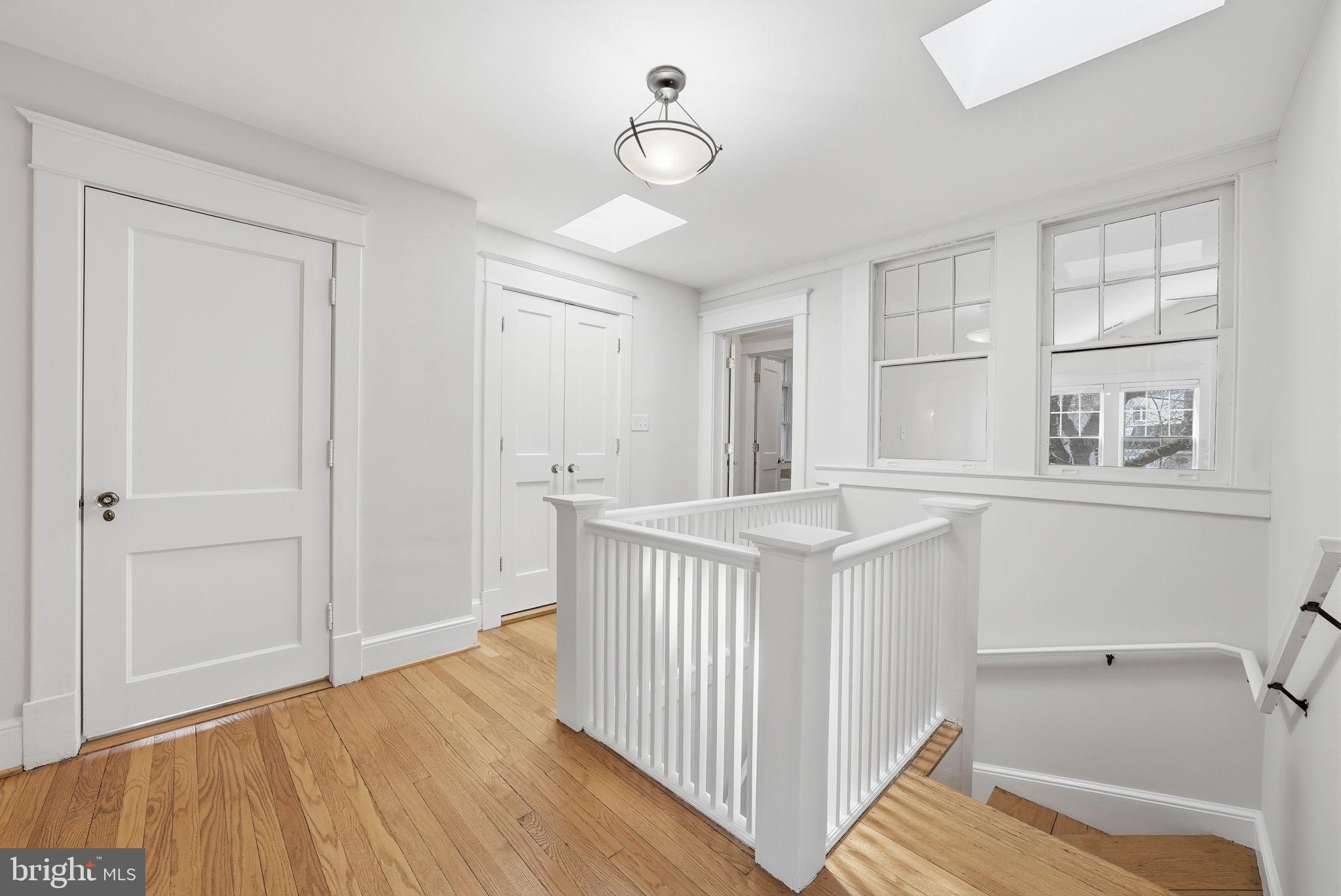 LYON VILLAGE - Residential