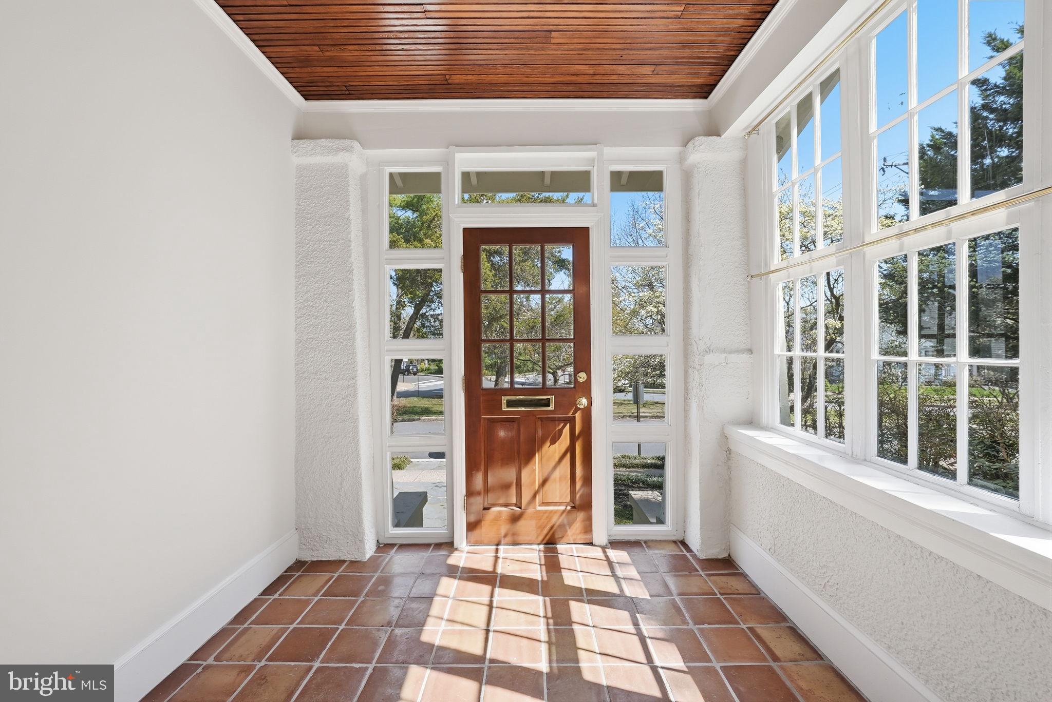 LYON VILLAGE - Residential