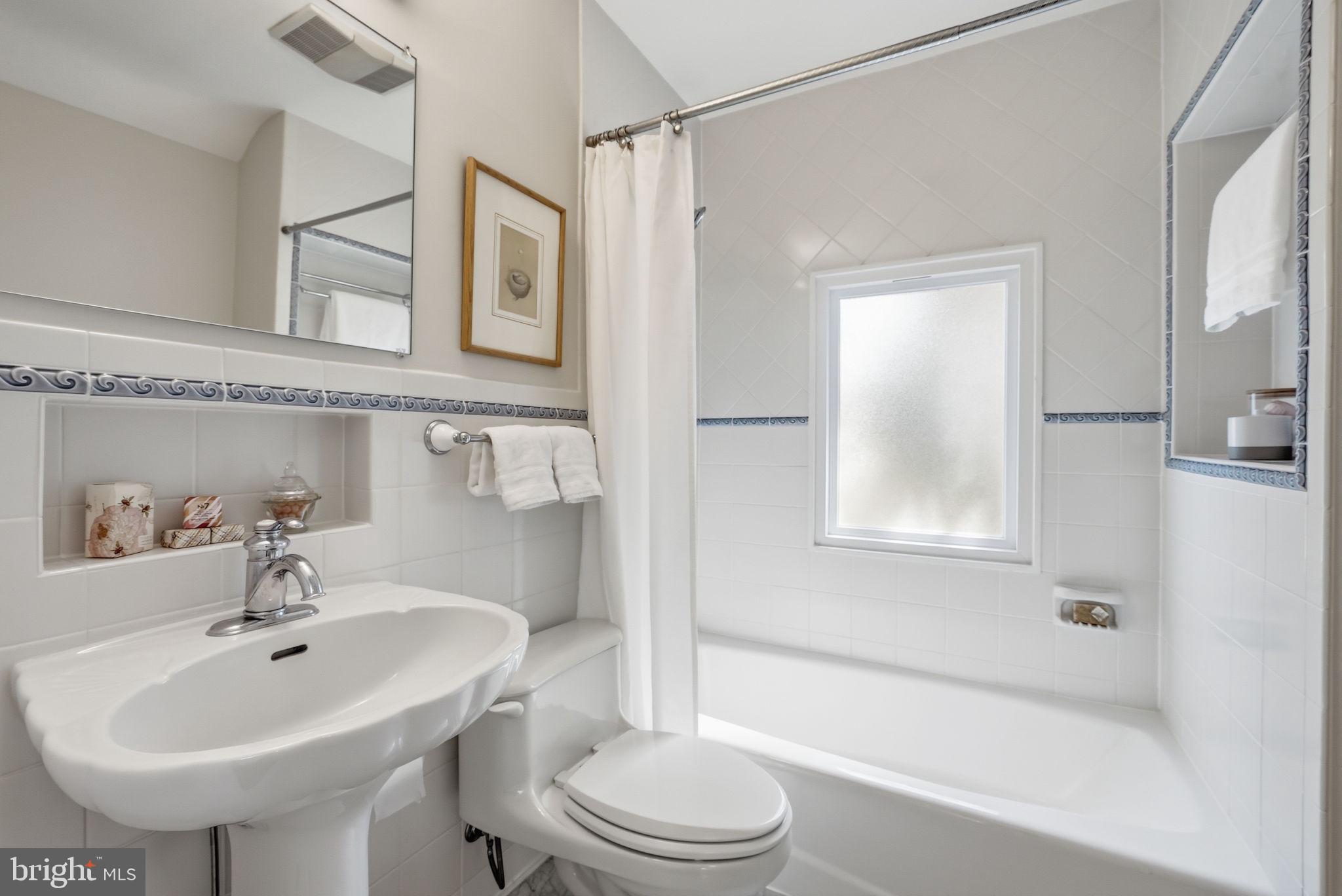 LYON VILLAGE - Residential