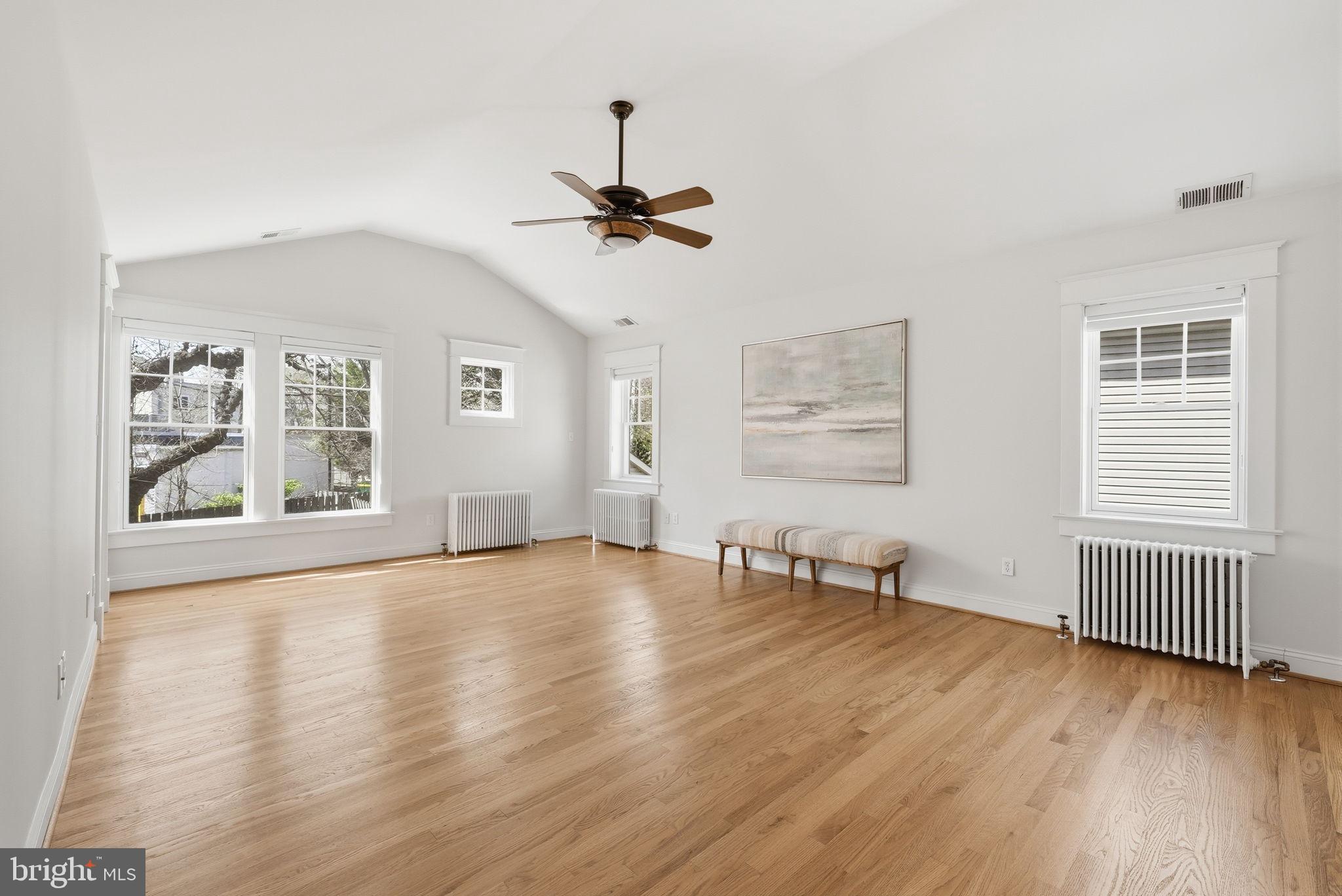 LYON VILLAGE - Residential