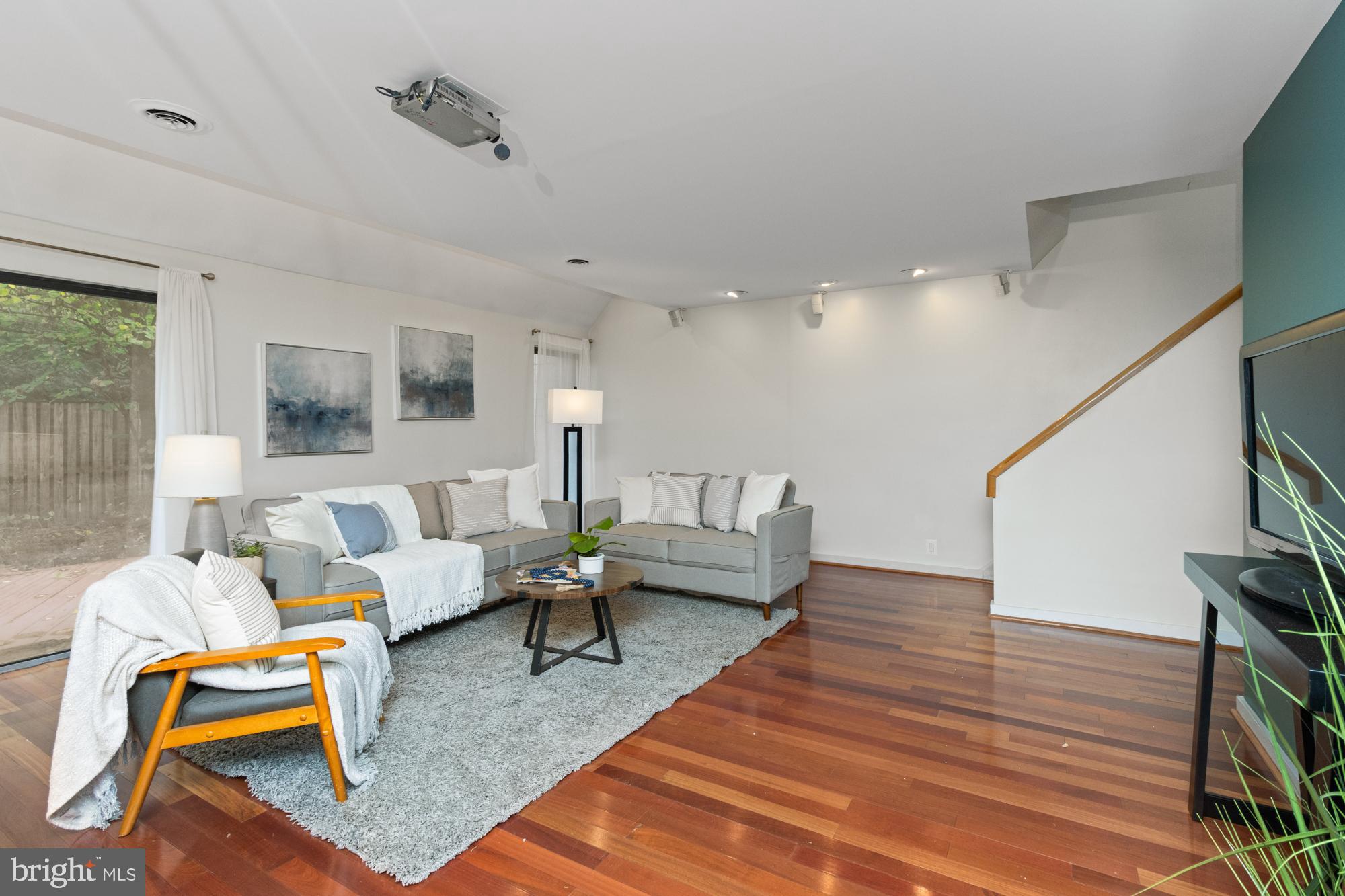 COLD SPRING NEWTOWN - Residential