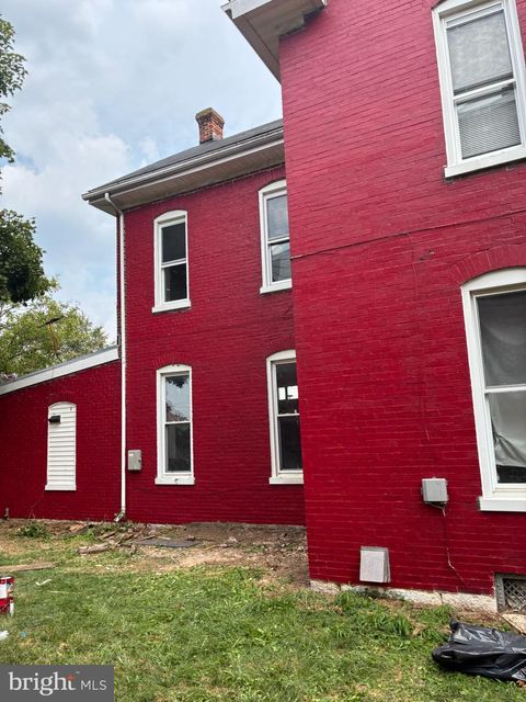 Homes For Sale - 542 Salem Avenue<br/> HAGERSTOWN, MD 21740