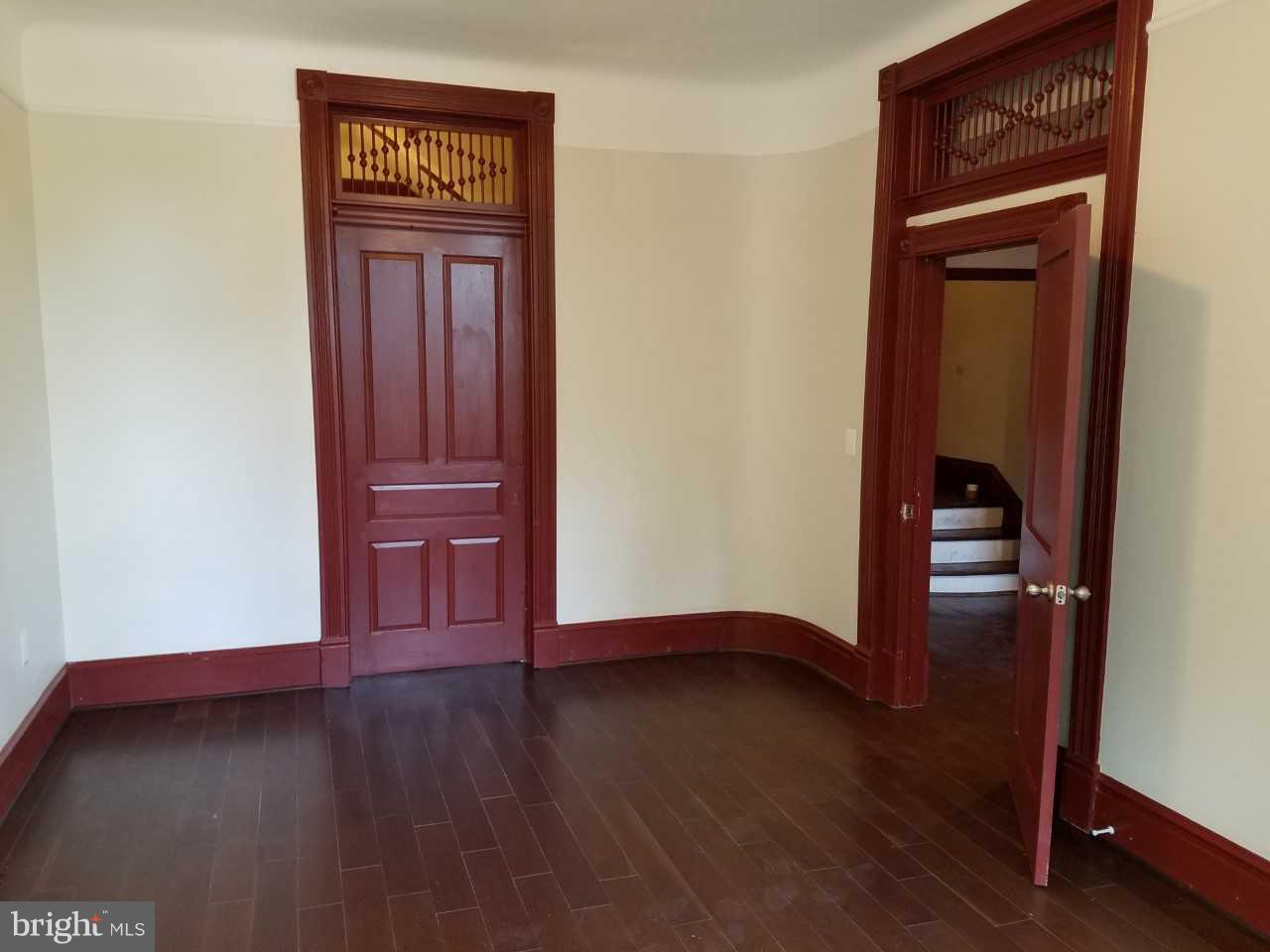 HOLLINS MARKET - Residential Lease